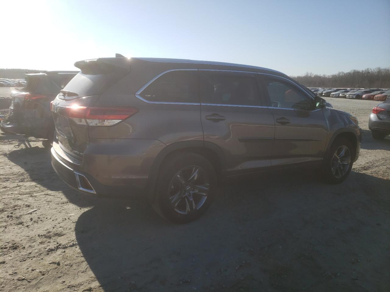 2018 TOYOTA HIGHLANDER - Фото 3