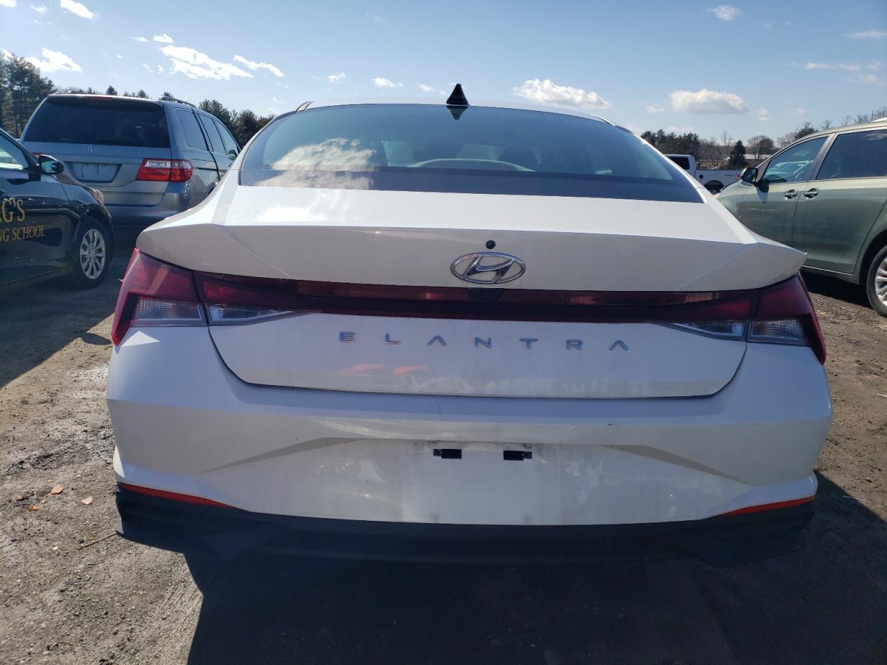 2022 HYUNDAI ELANTRA SE - Image 6