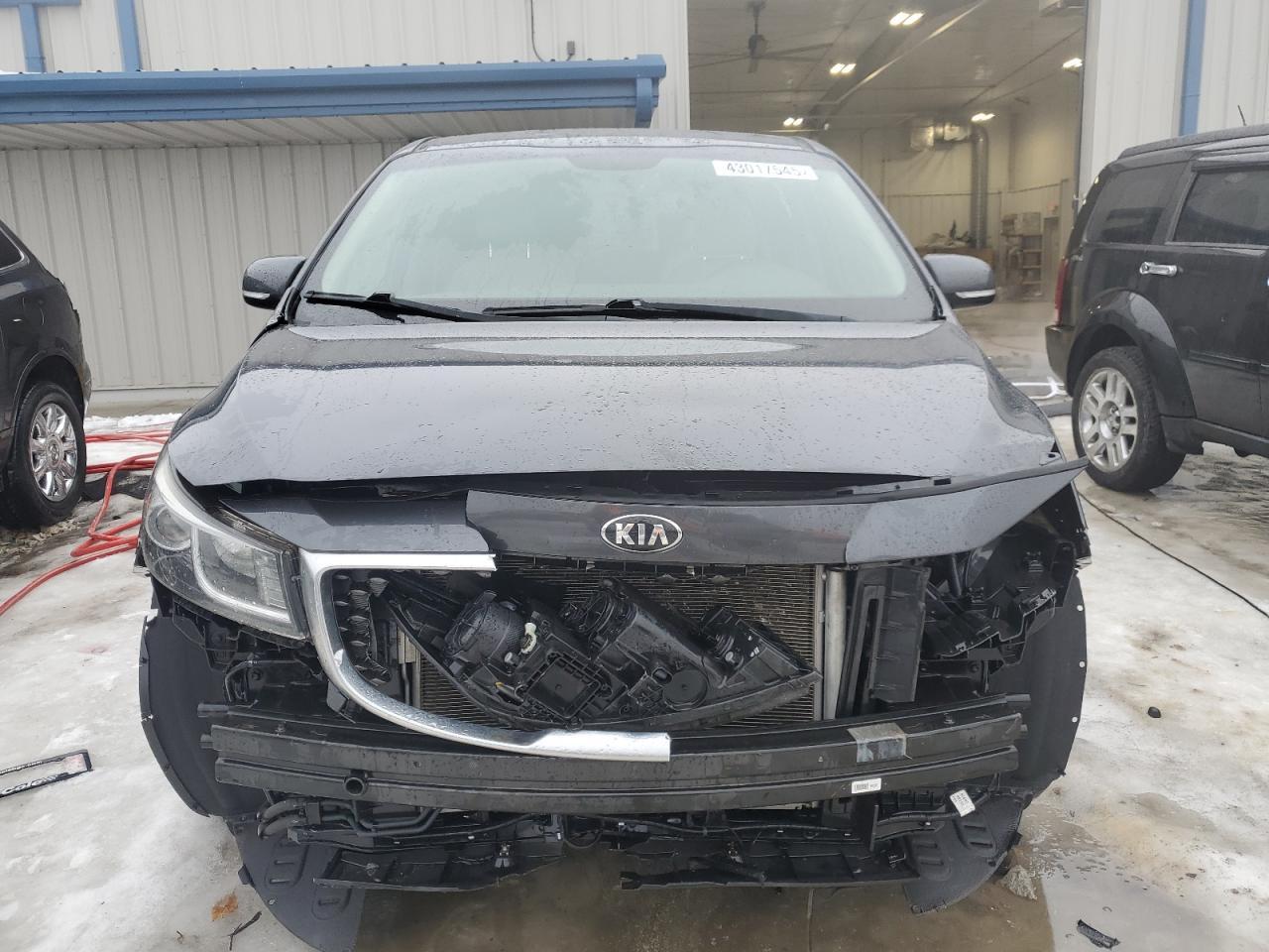 2017 KIA SEDONA LX - Image 5