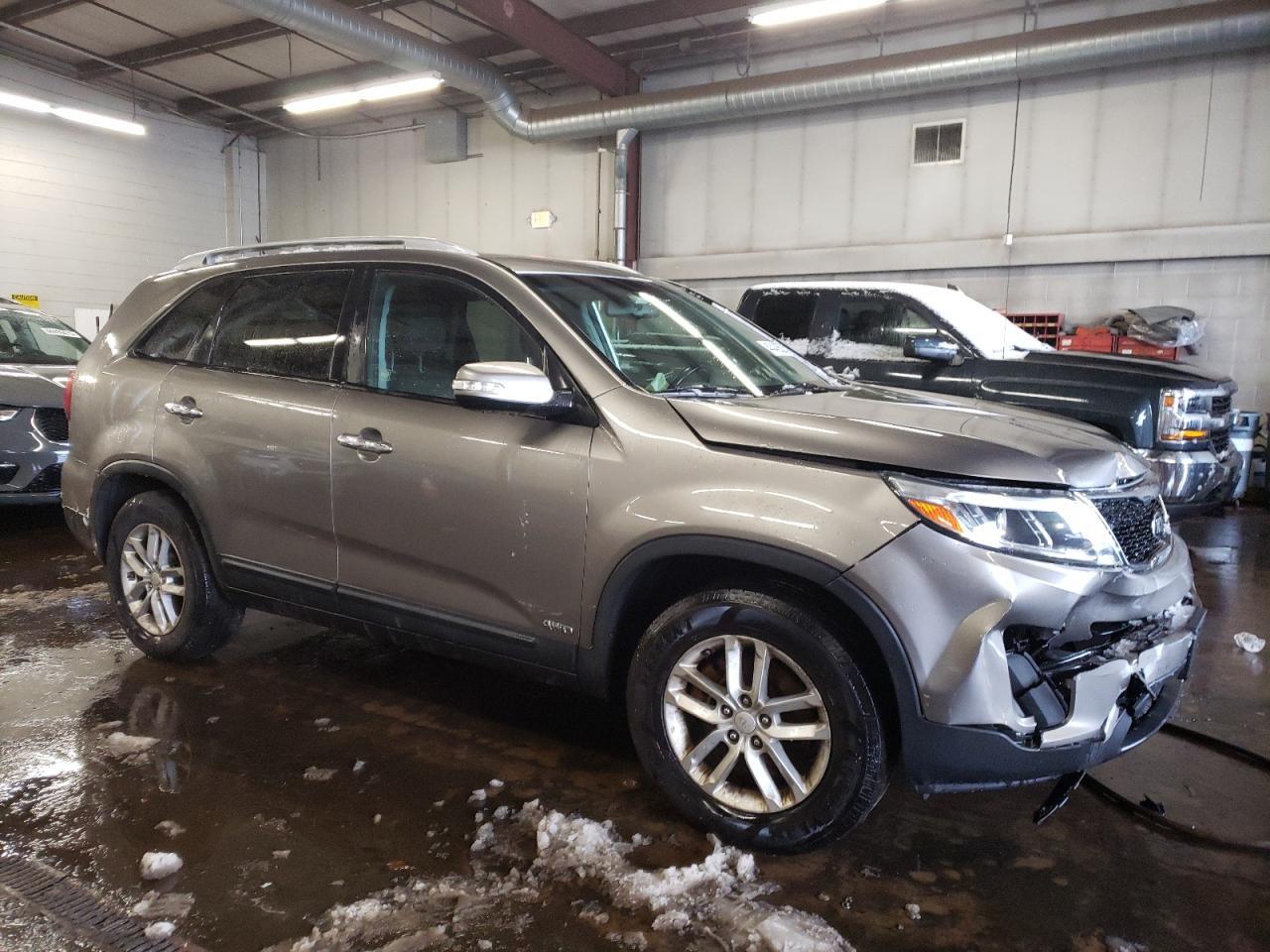 2015 KIA SORENTO LX - Image 4