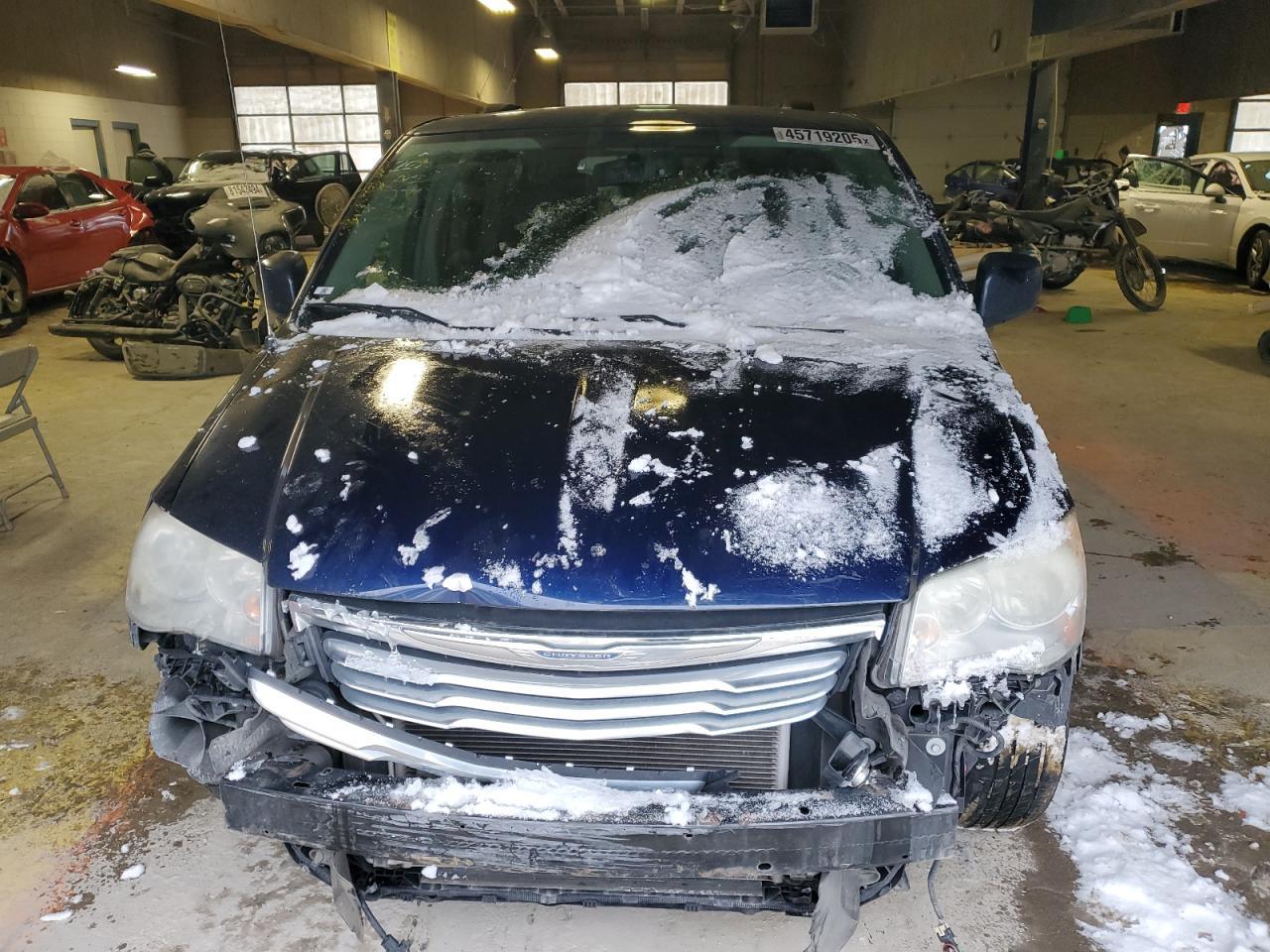 2014 CHRYSLER TOWN & COU - Фото 5