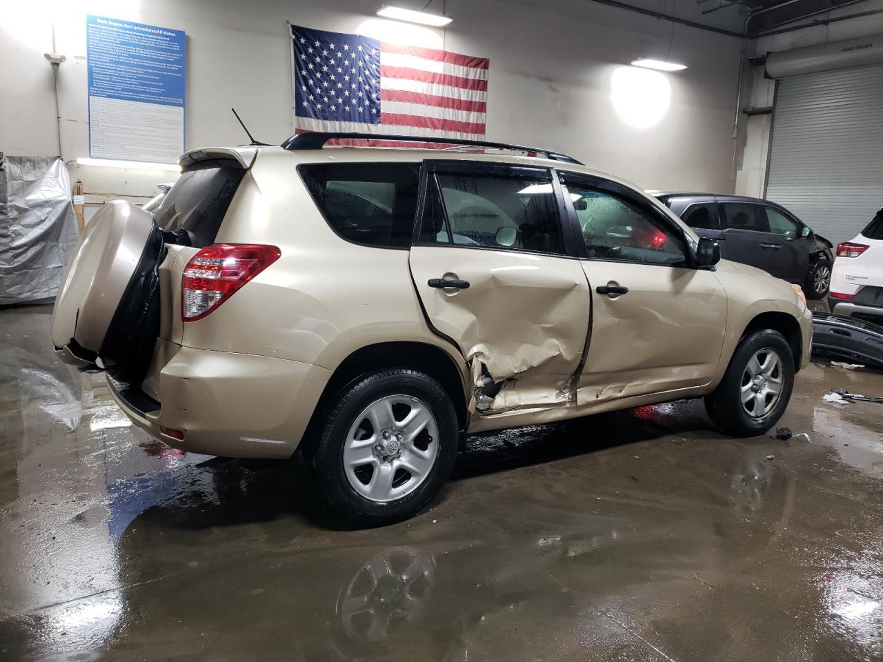 2011 TOYOTA RAV4 - Фото 3