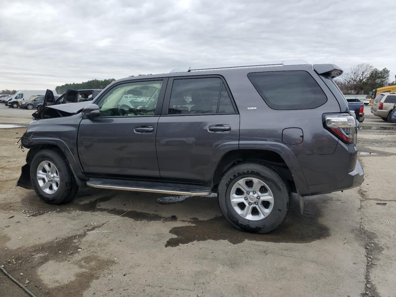 2018 TOYOTA 4RUNNER SR - Image 2