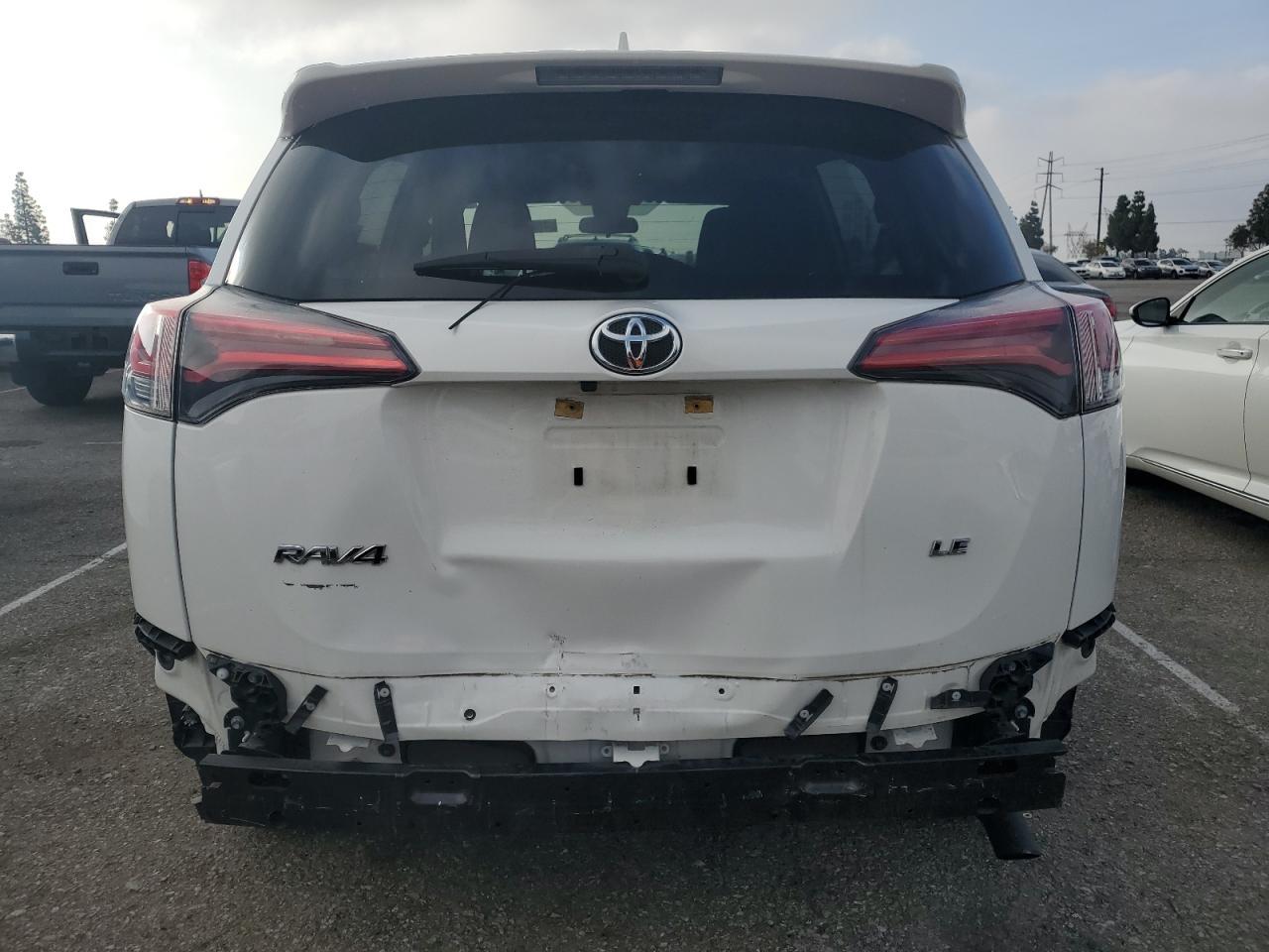 2018 TOYOTA RAV4 LE - Image 6