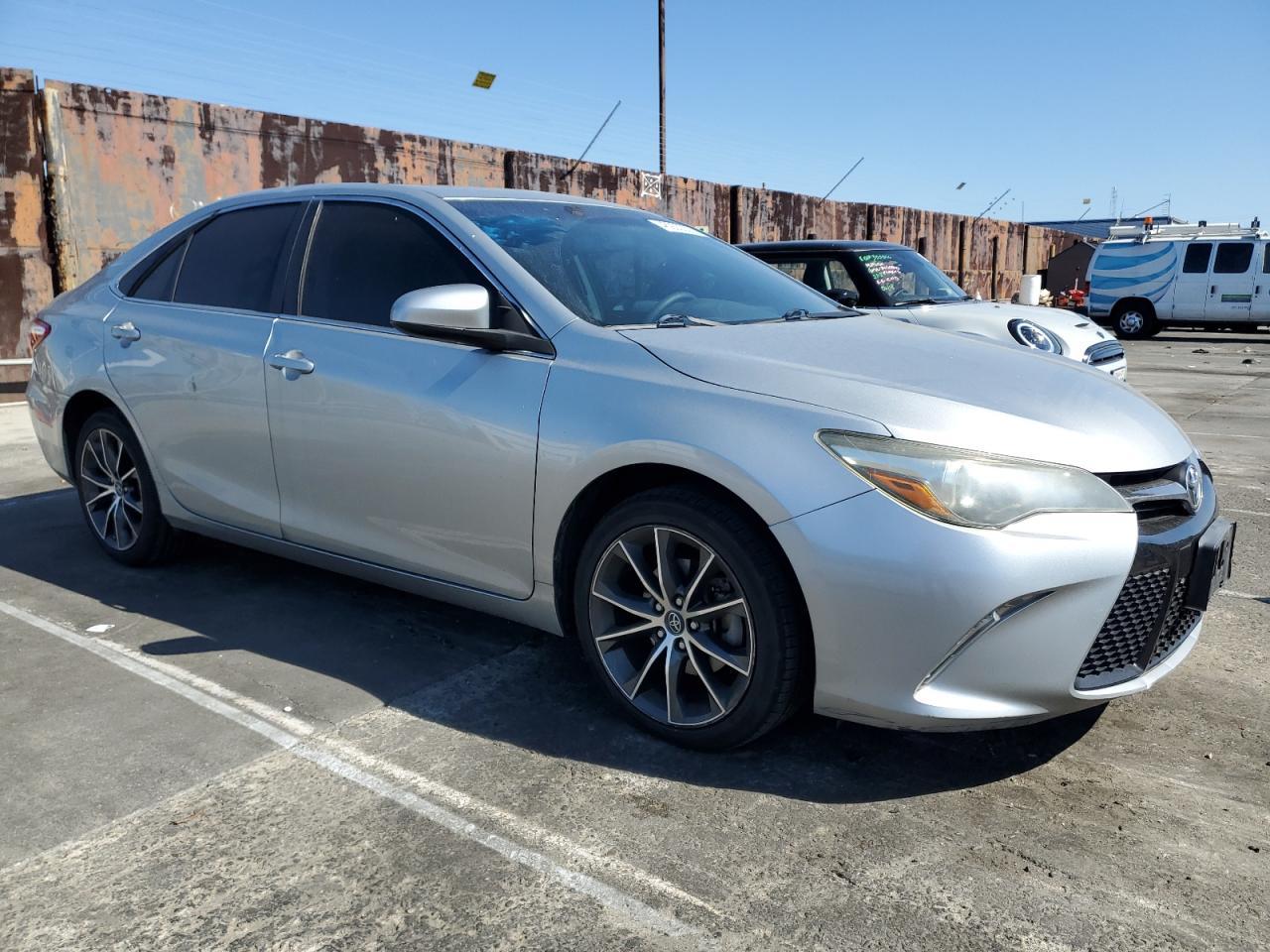 2017 TOYOTA CAMRY LE - Фото 4