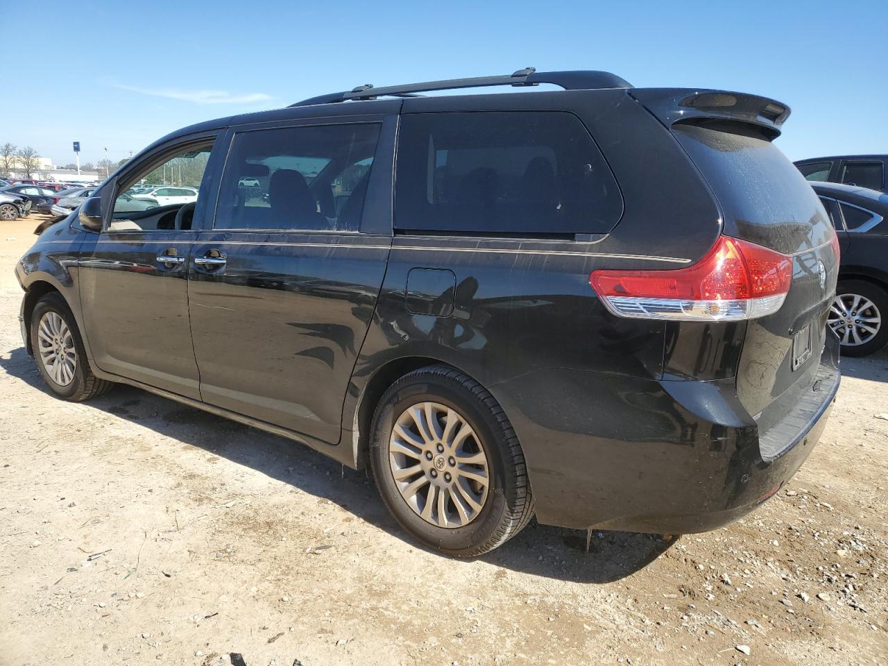 2011 TOYOTA SIENNA XLE - Фото 2