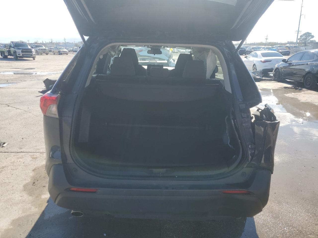 2022 TOYOTA RAV4 XLE - Фото 6
