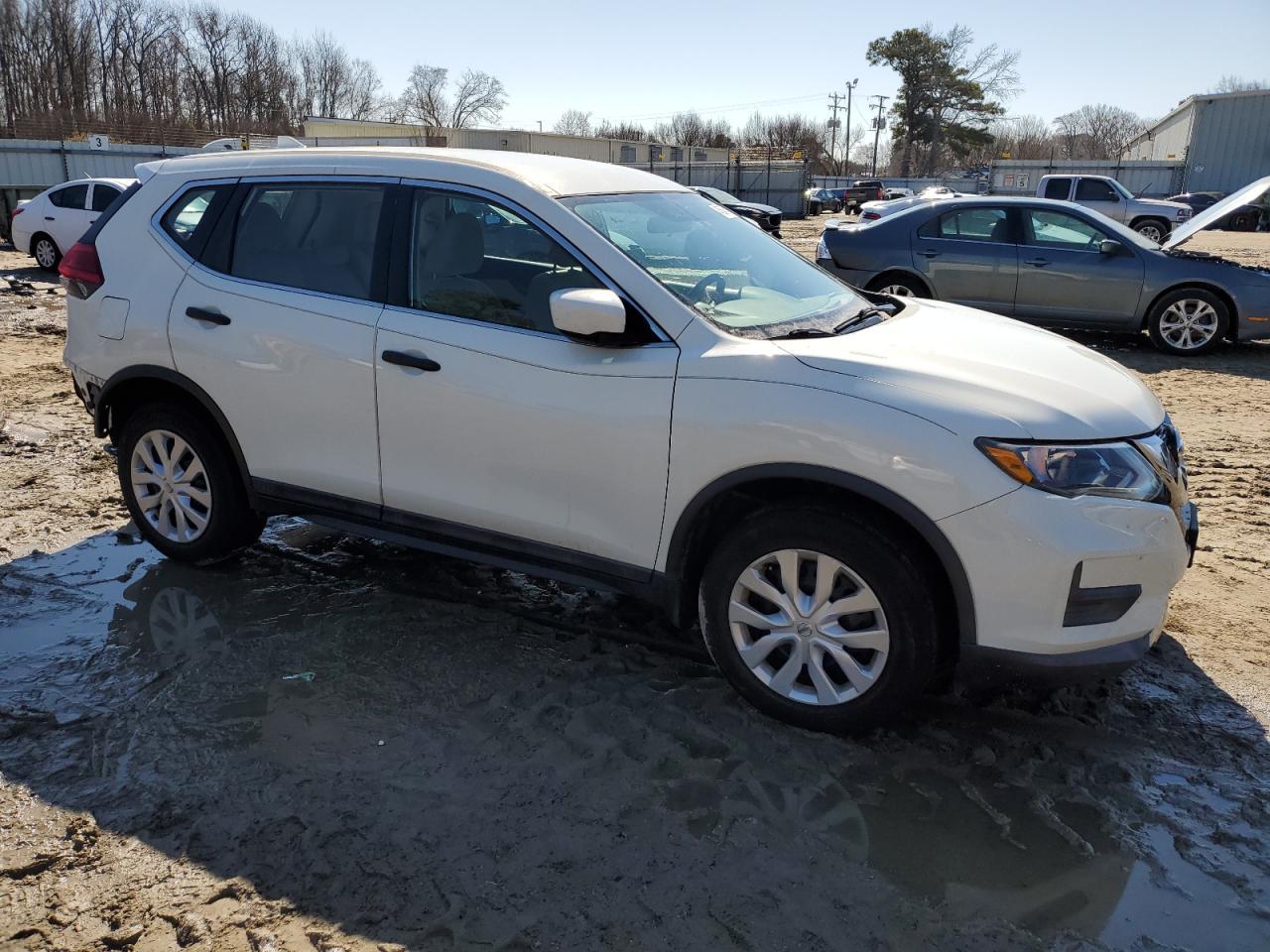 2017 NISSAN ROGUE SV - Фото 4