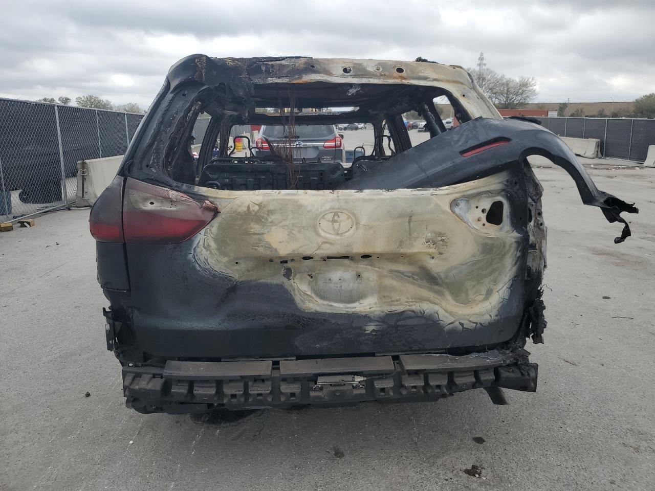 2015 TOYOTA SIENNA XLE - Фото 6