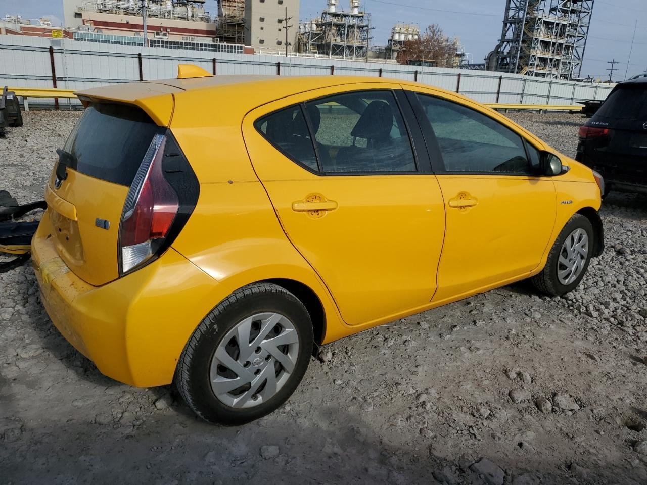 2015 TOYOTA PRIUS C - Фото 3