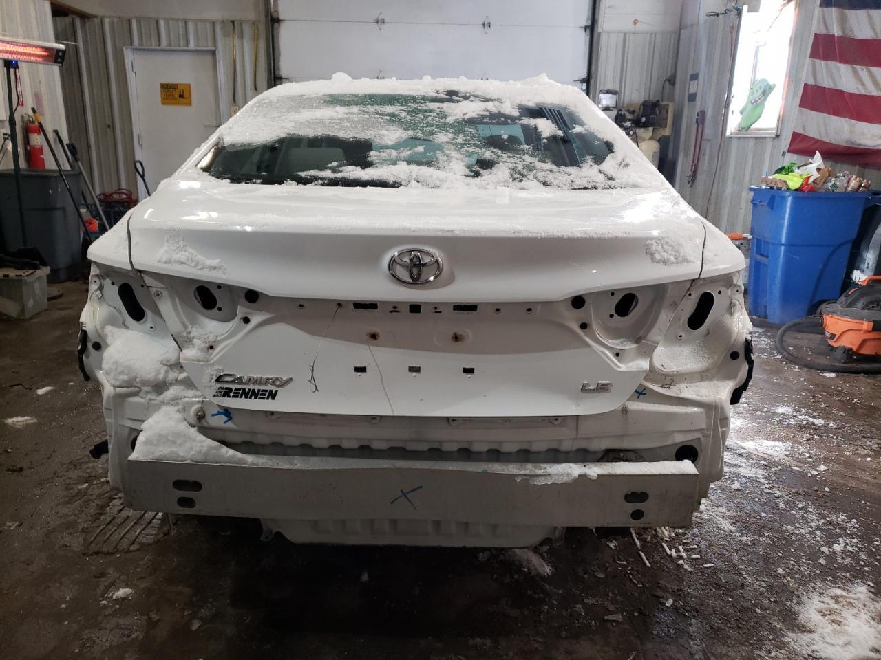 2017 TOYOTA CAMRY LE - Image 6
