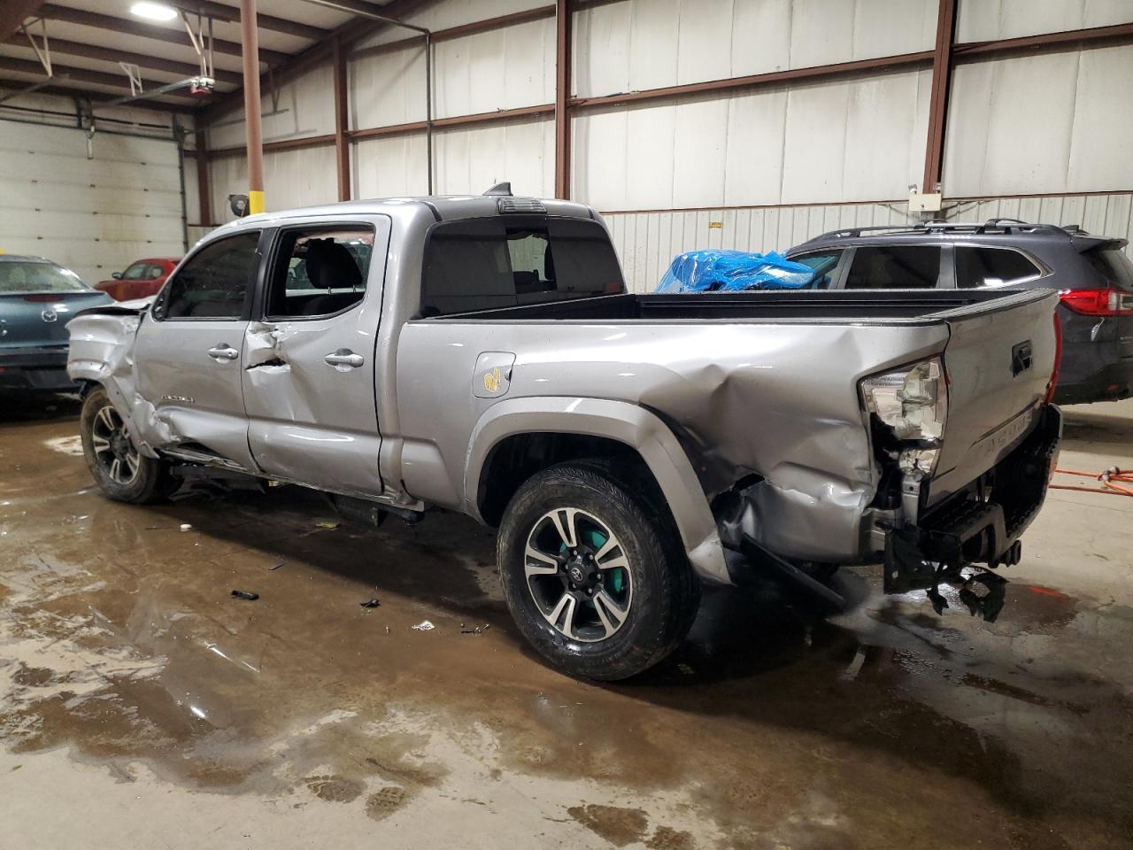 2019 TOYOTA TACOMA DOU - Фото 2