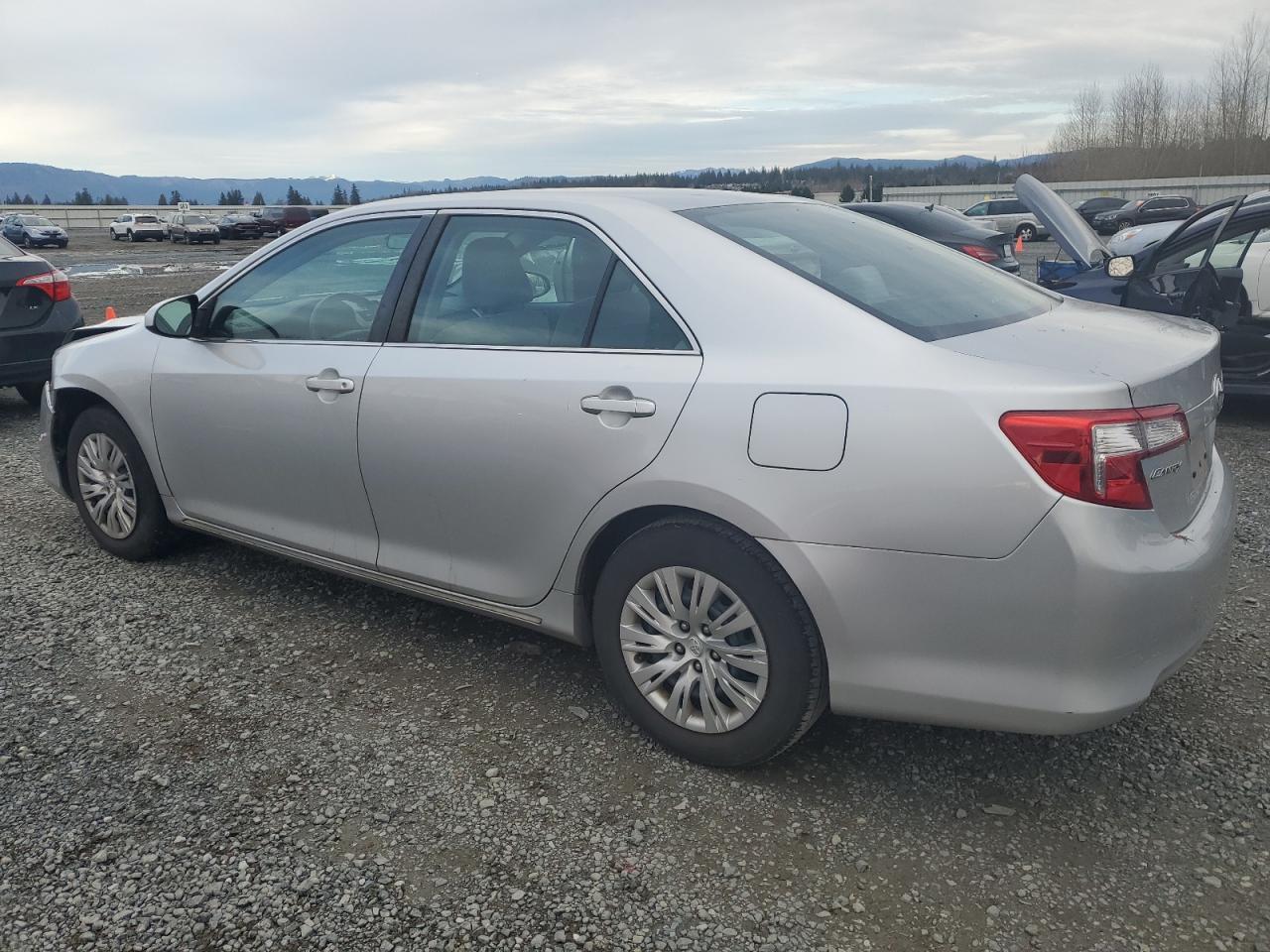 2014 TOYOTA CAMRY L - Фото 2
