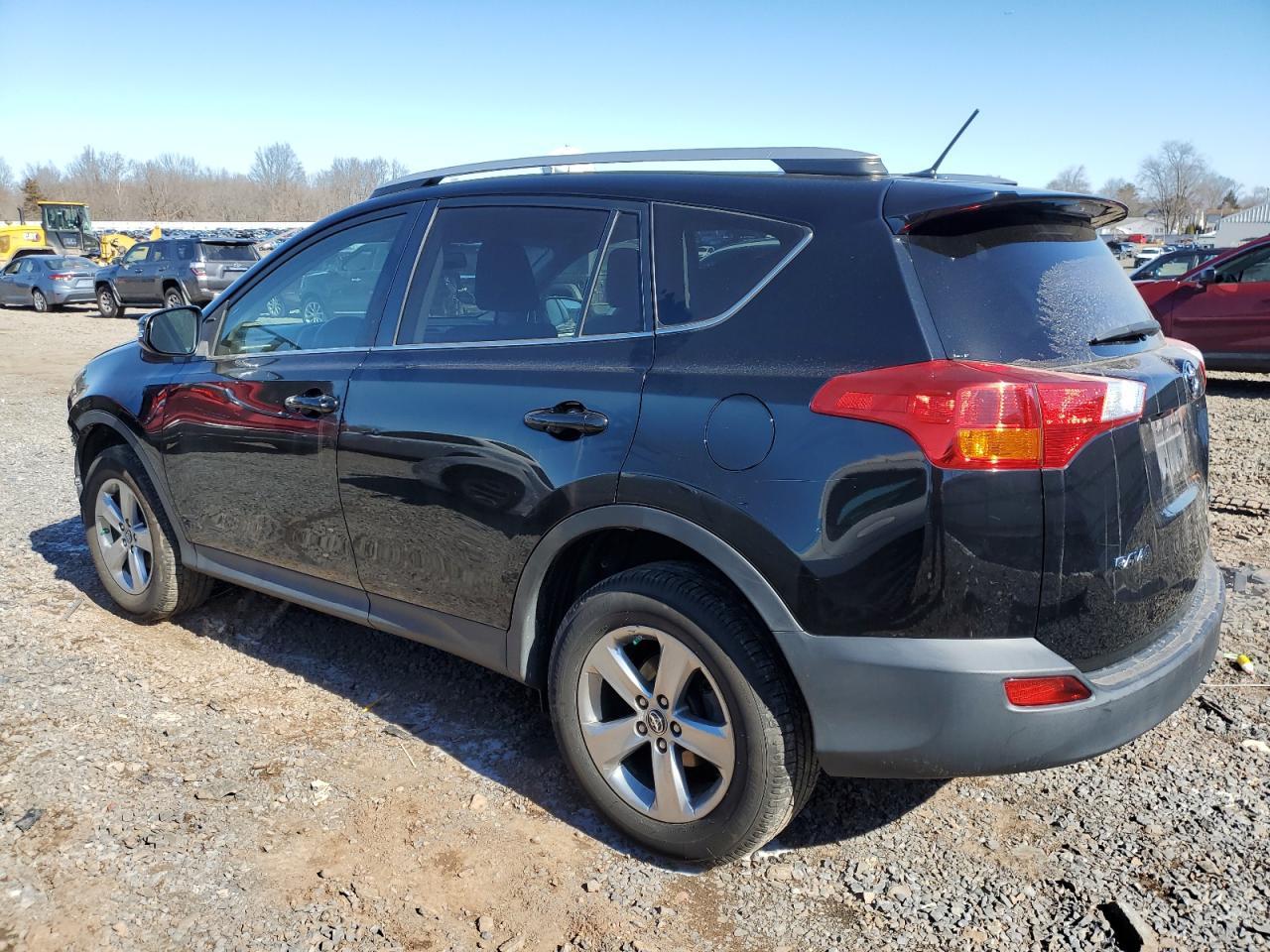 2015 TOYOTA RAV4 XLE - Фото 2