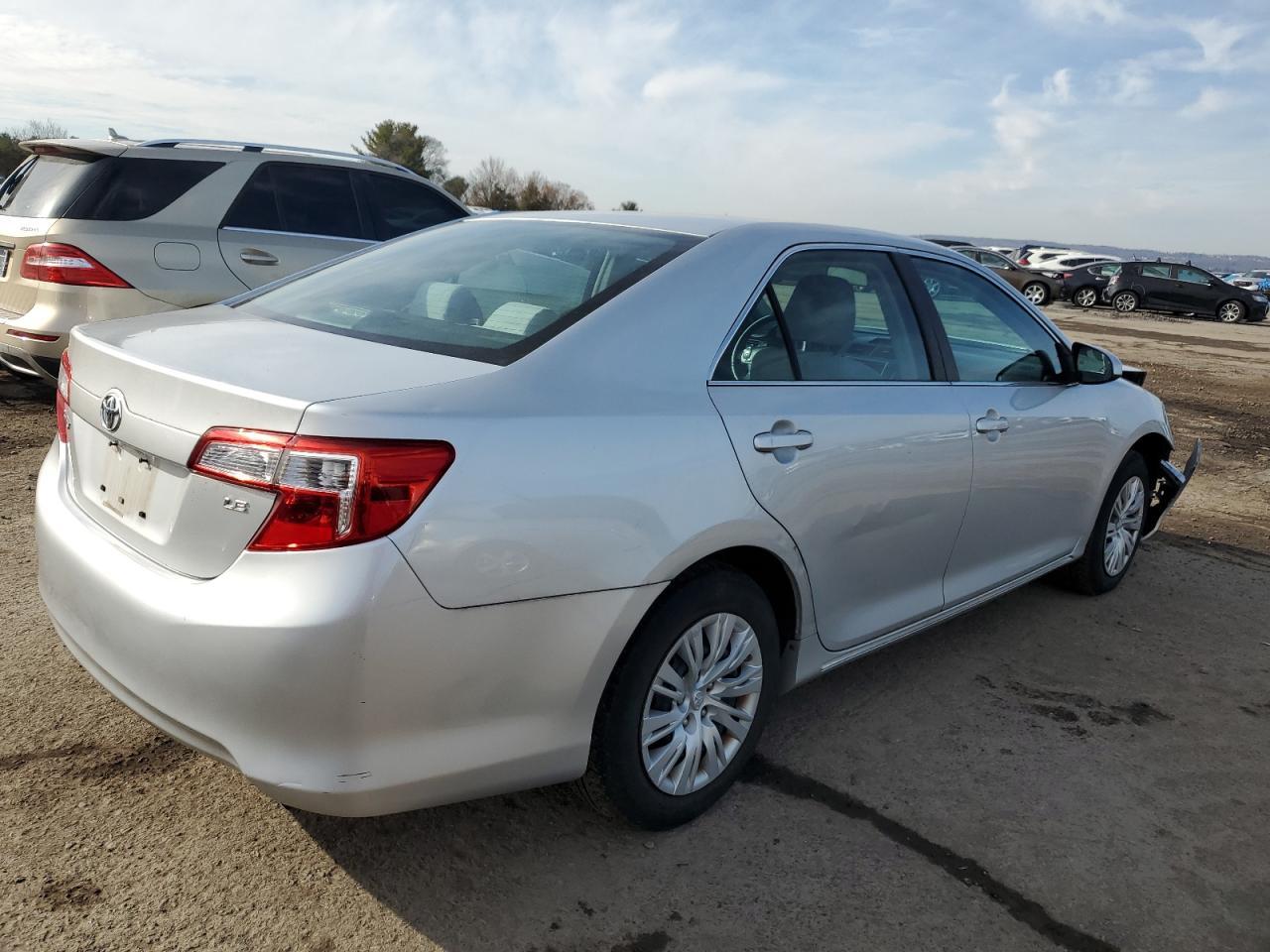 2013 TOYOTA CAMRY L - Фото 3