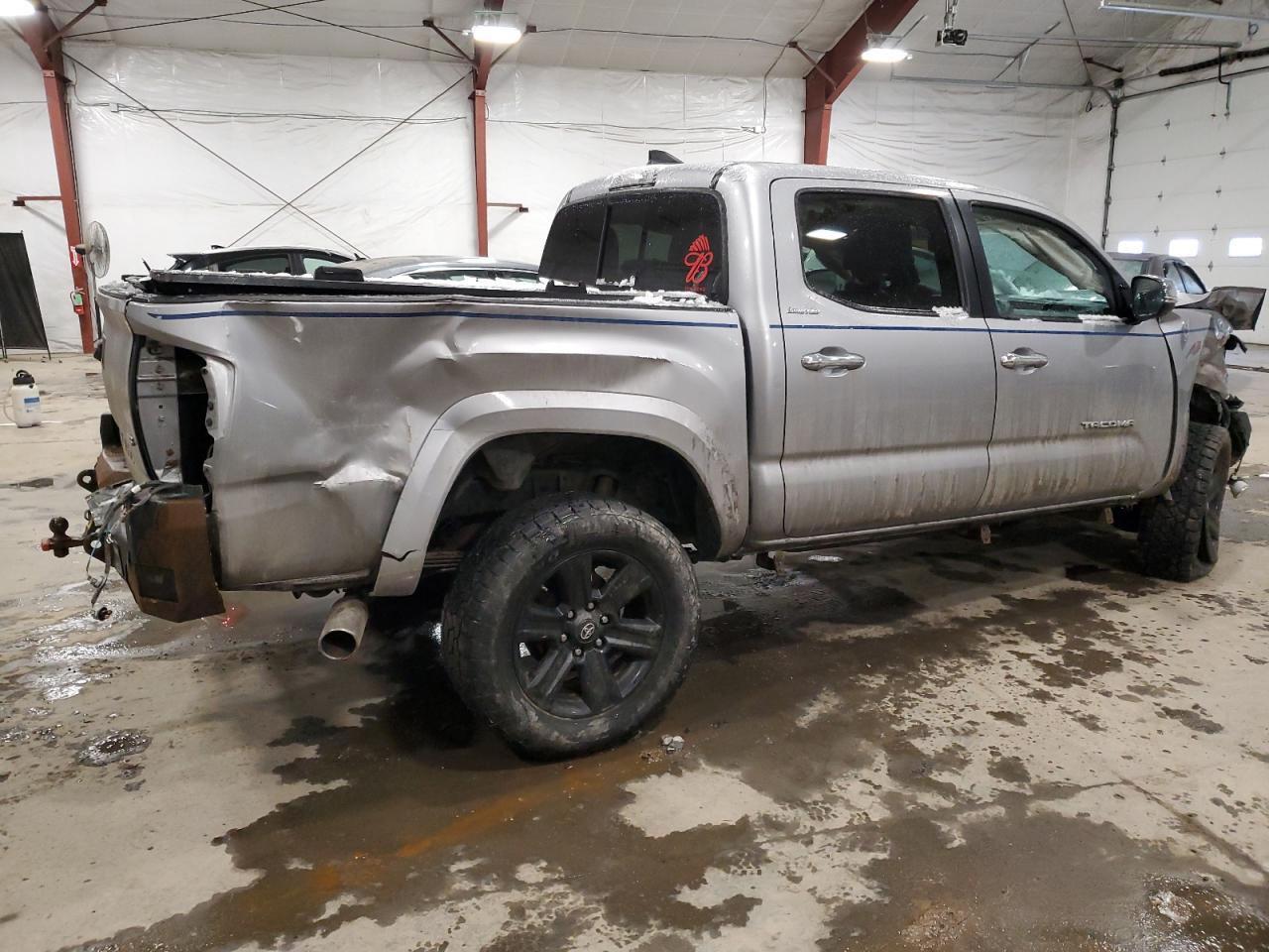 2017 TOYOTA TACOMA DOU - Фото 3