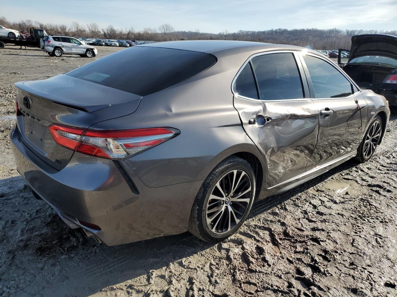 2018 TOYOTA CAMRY L - Фото 3