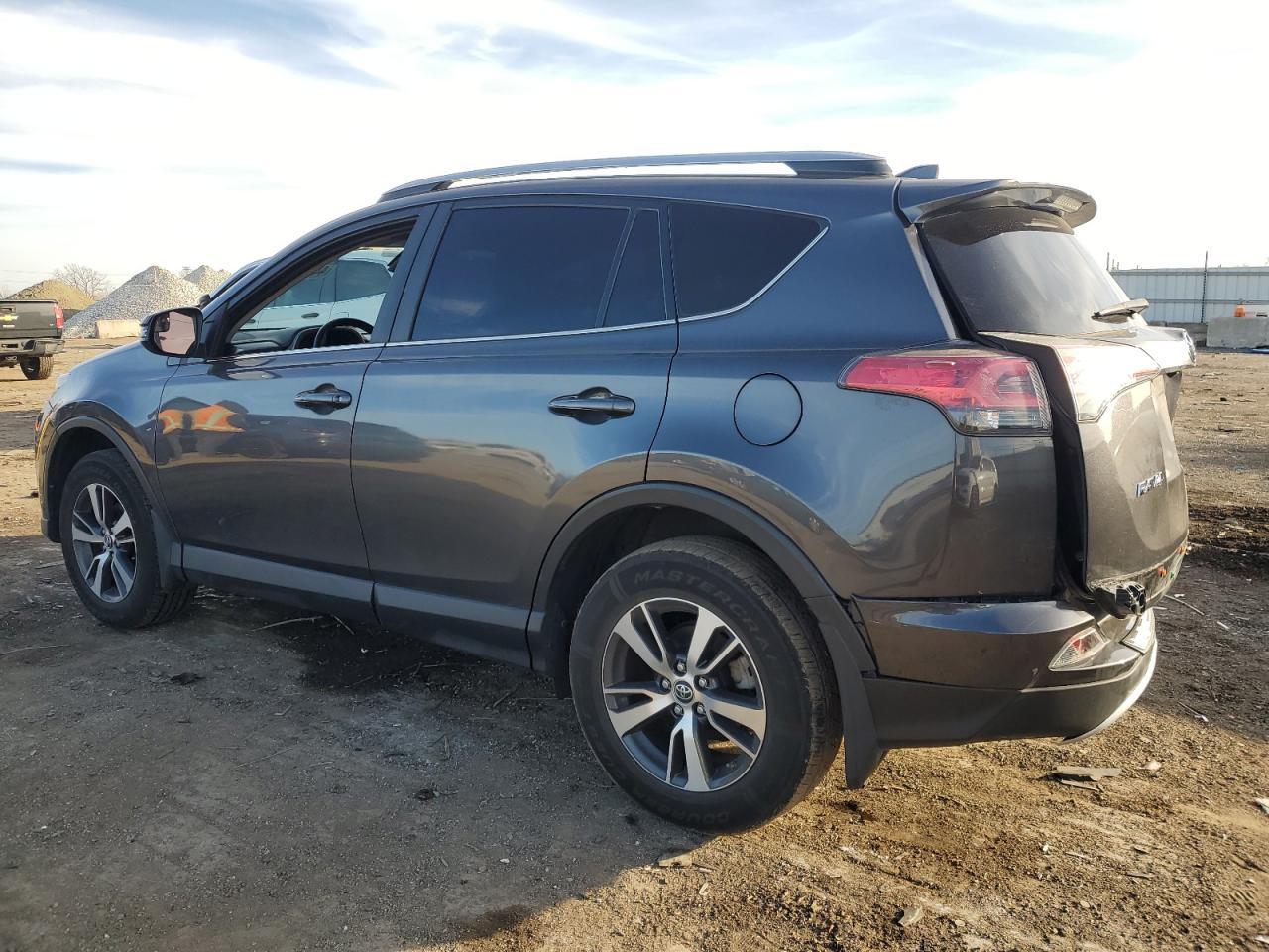 2017 TOYOTA RAV4 XLE - Фото 2