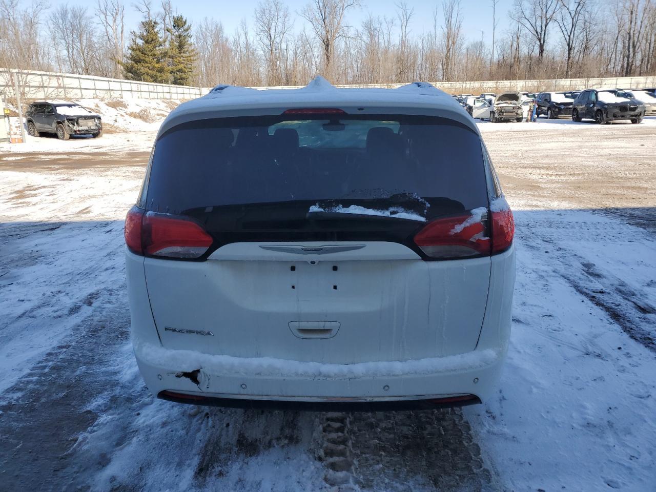 2017 CHRYSLER PACIFICA T - Image 6