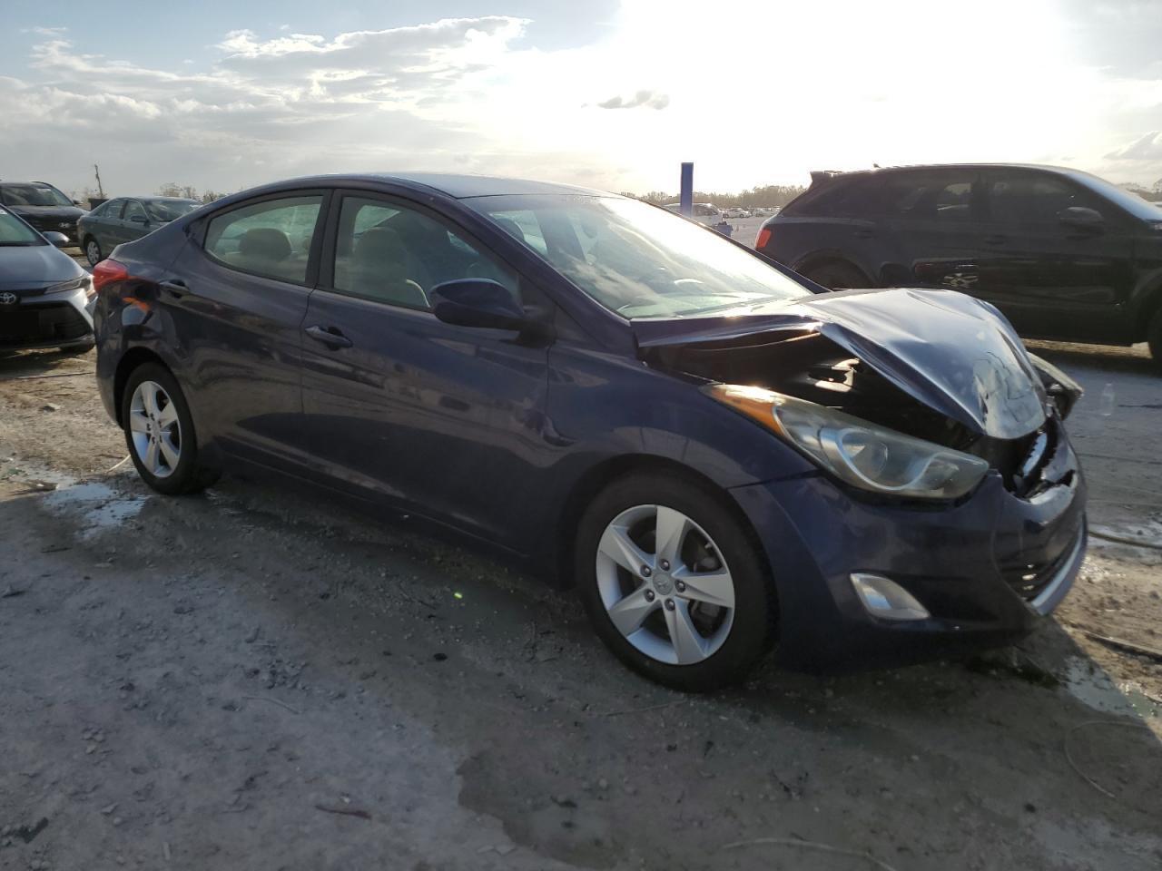 2013 HYUNDAI ELANTRA GL - Image 4