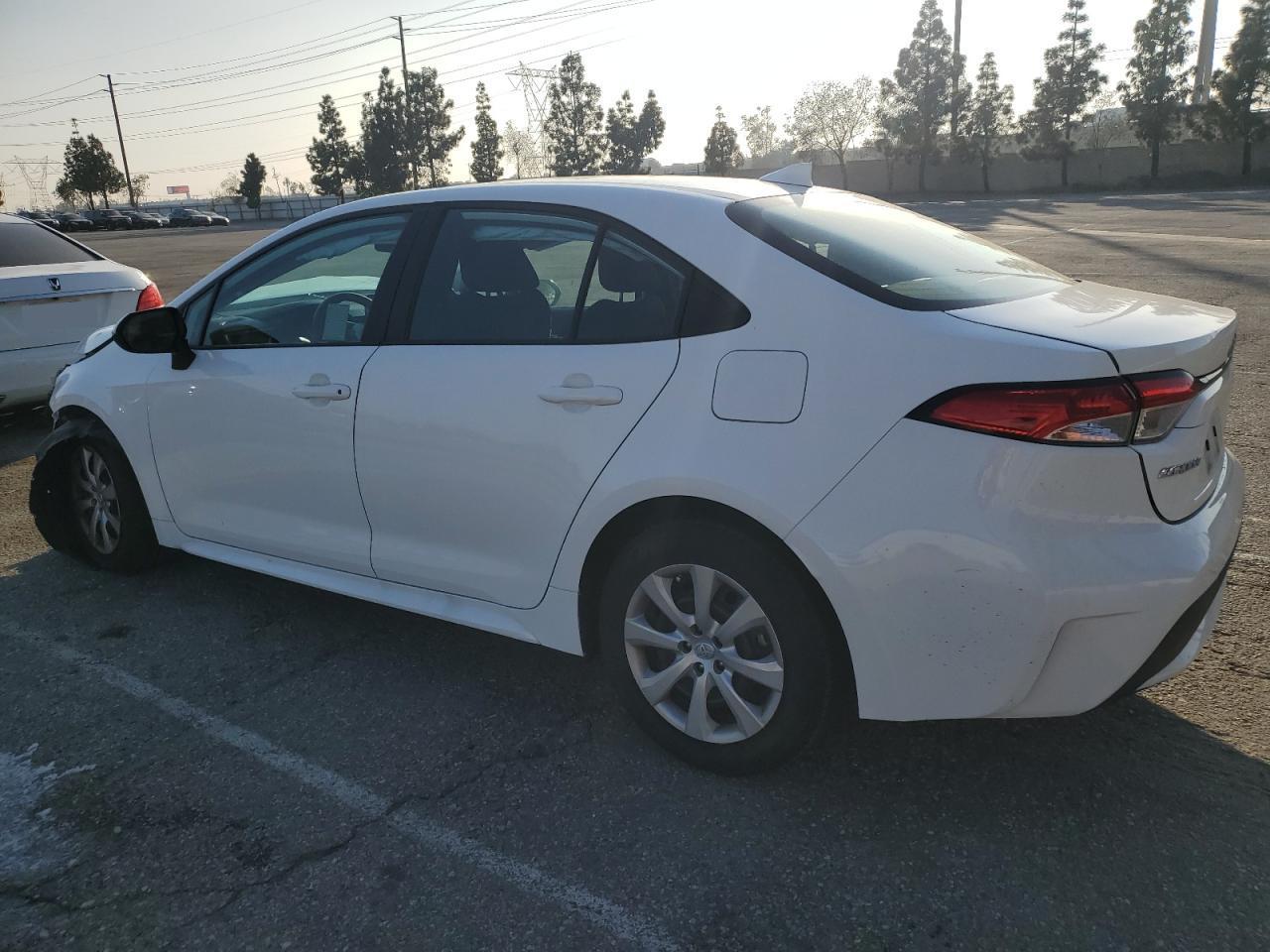 2021 TOYOTA COROLLA LE - Фото 2