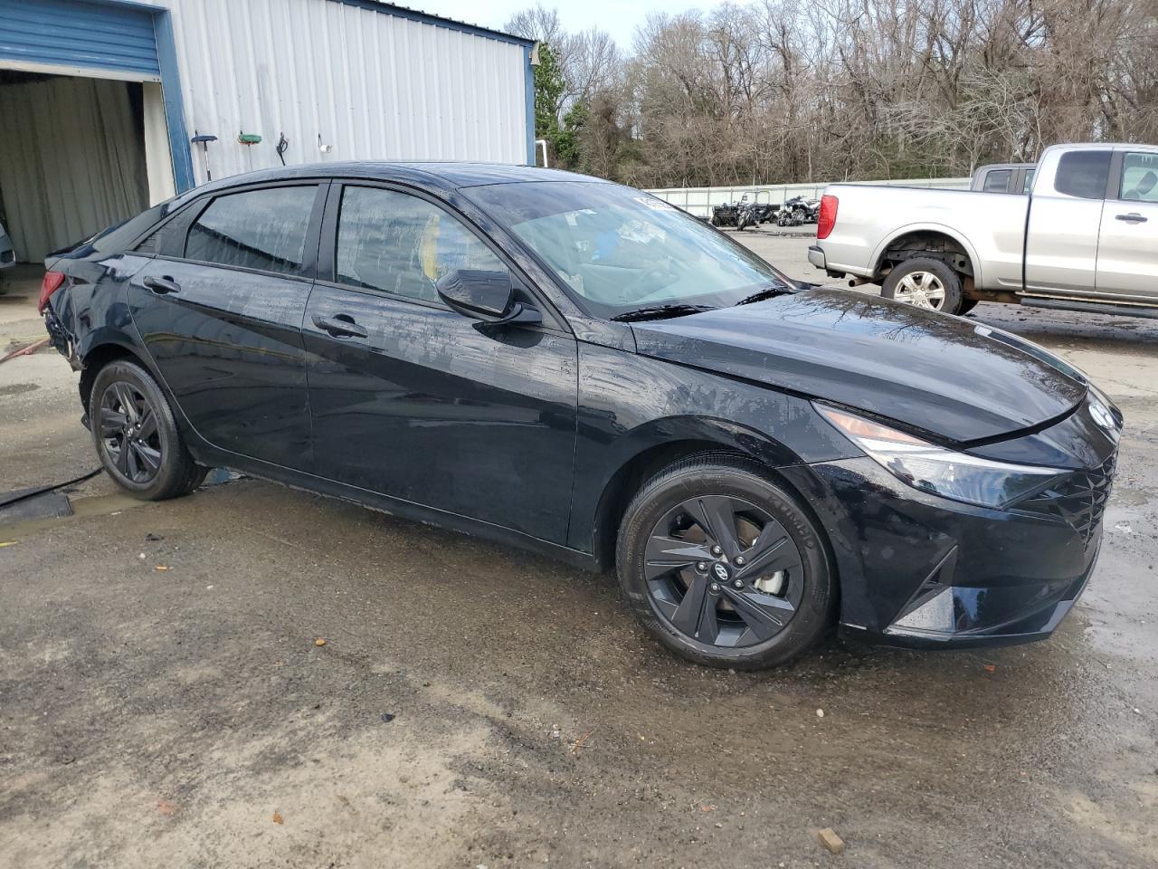 2023 HYUNDAI ELANTRA SE - Фото 4