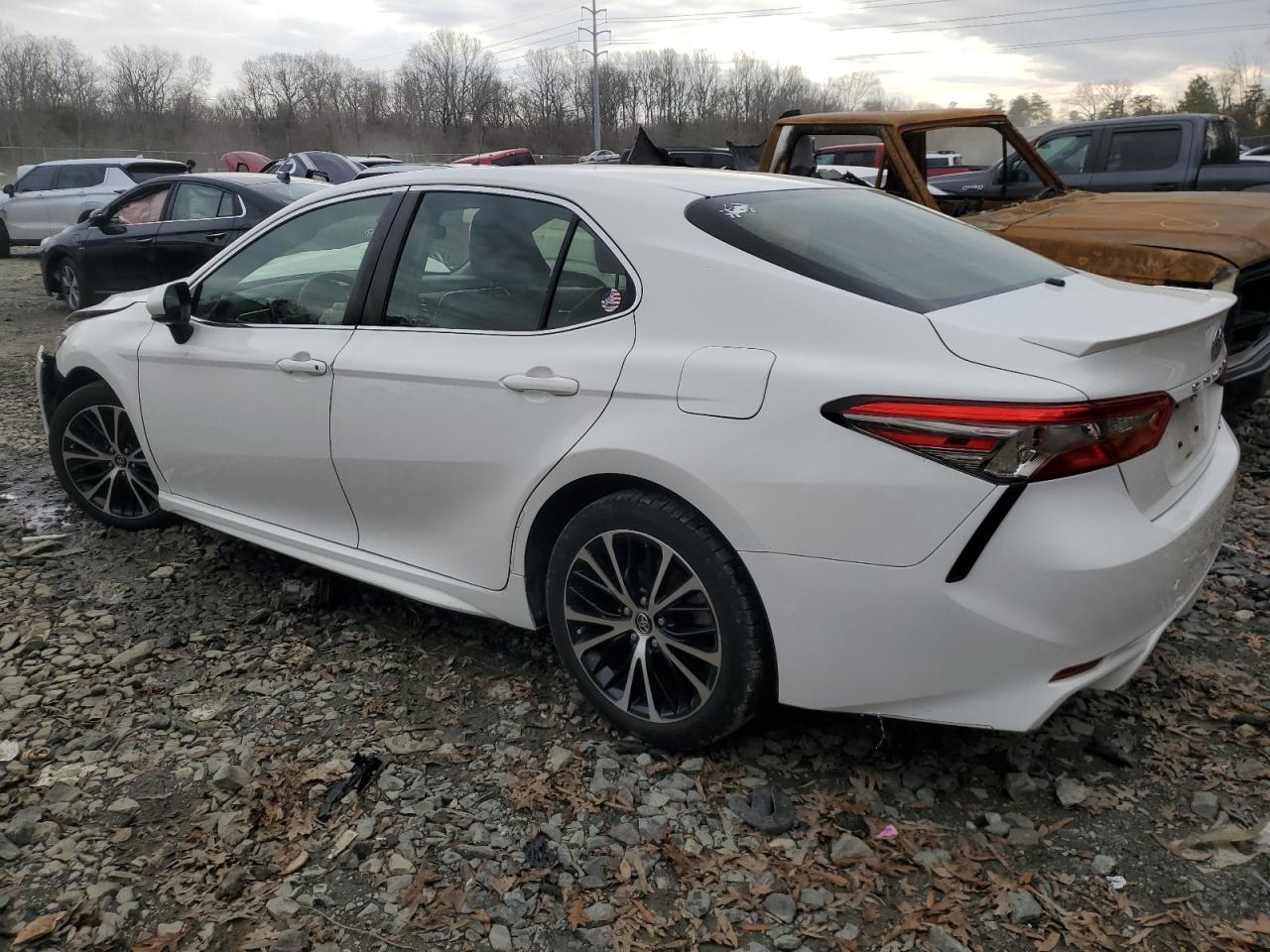 2018 TOYOTA CAMRY L - Фото 2