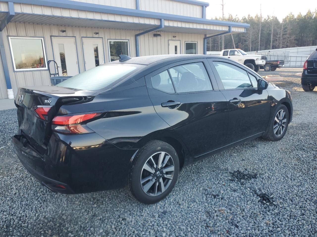 2021 NISSAN VERSA SV - Фото 3