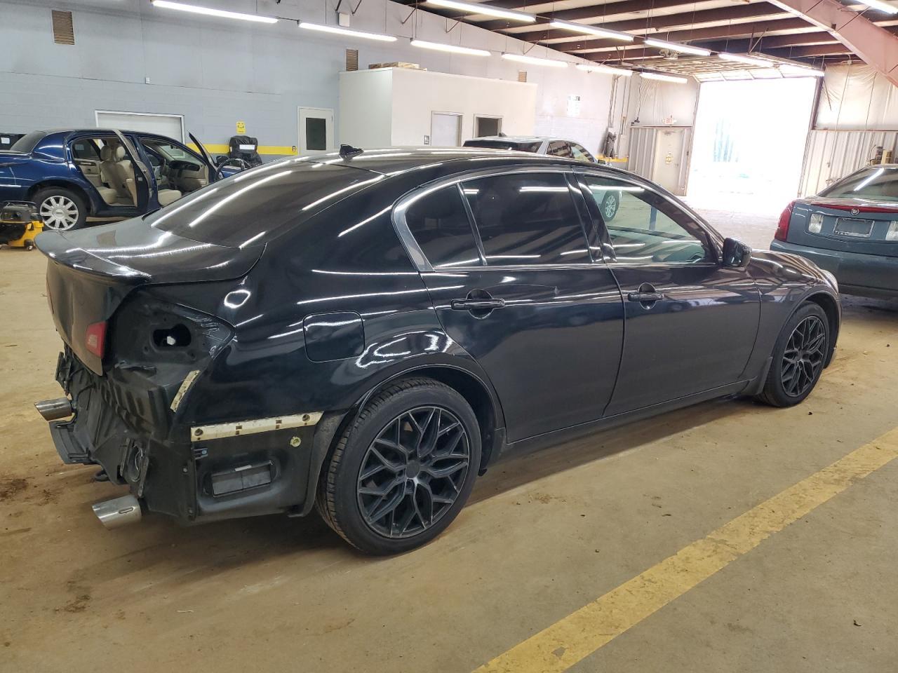 2011 INFINITI G37 - Image 3