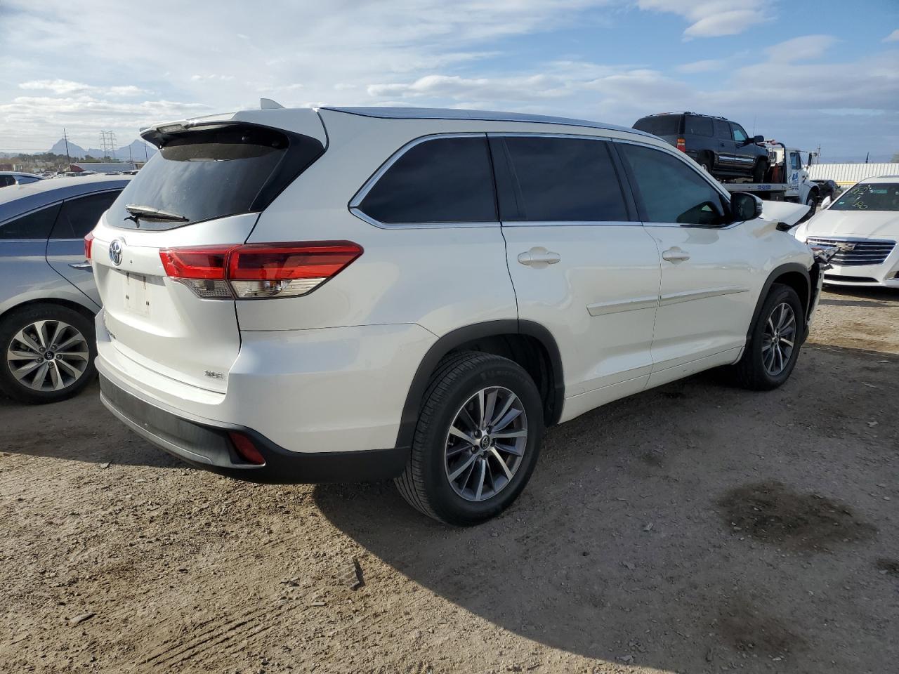 2018 TOYOTA HIGHLANDER - Фото 3