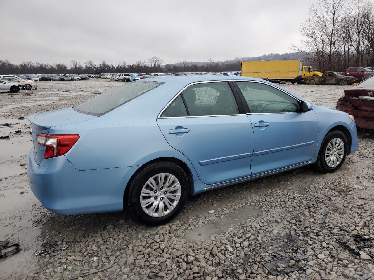 2013 TOYOTA CAMRY L - Фото 3