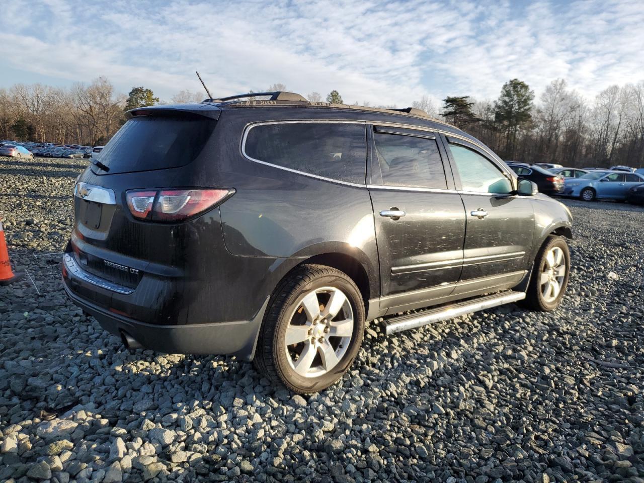 2014 CHEVROLET TRAVERSE L - Image 3