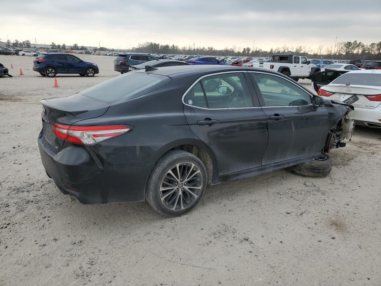 2019 TOYOTA CAMRY L - Фото 3