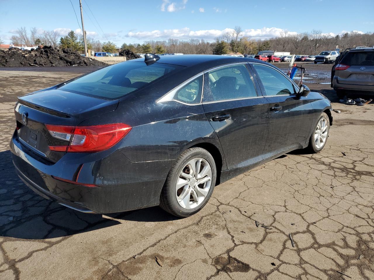 2018 HONDA ACCORD LX - Image 3
