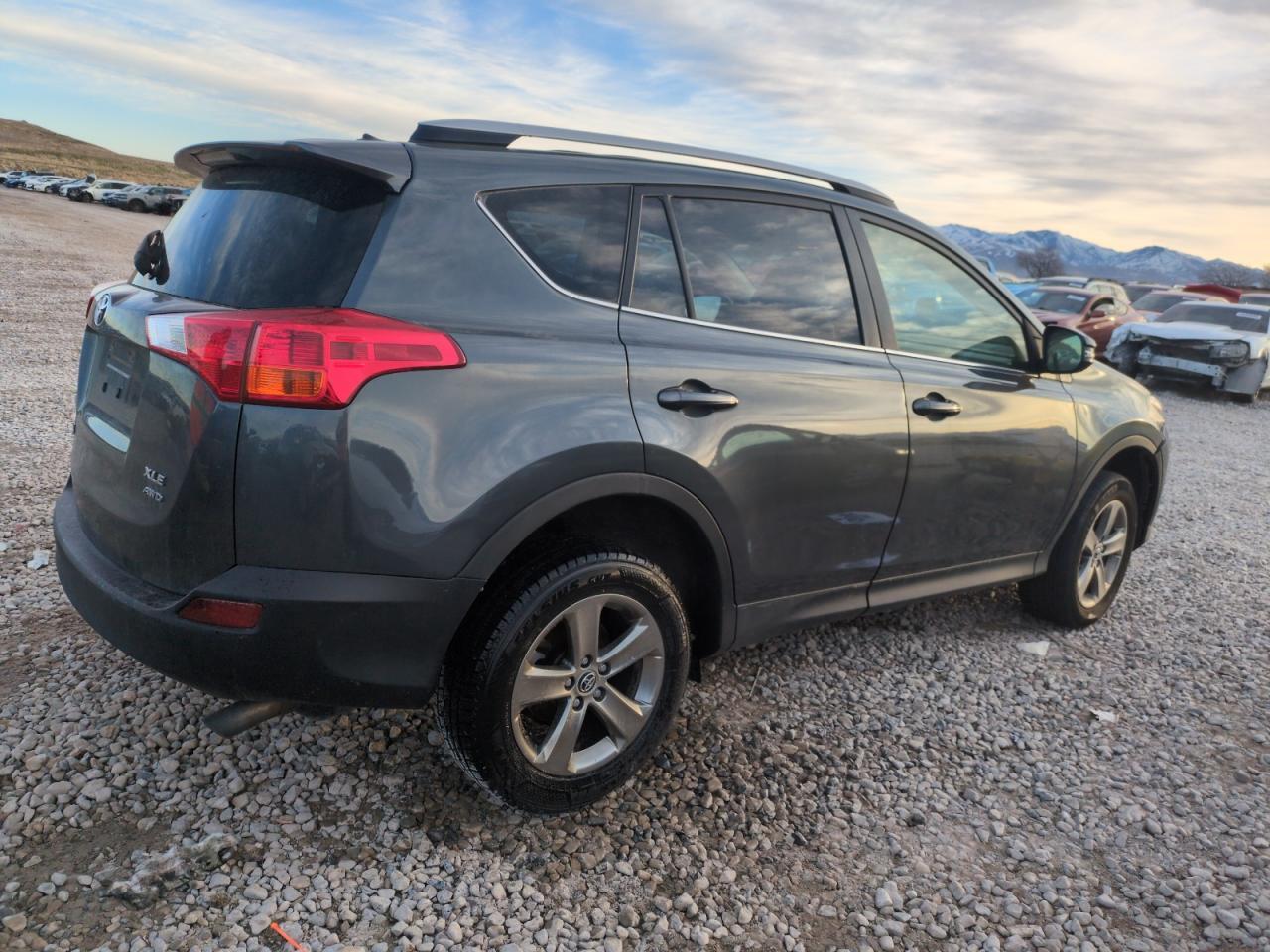 2015 TOYOTA RAV4 XLE - Фото 3