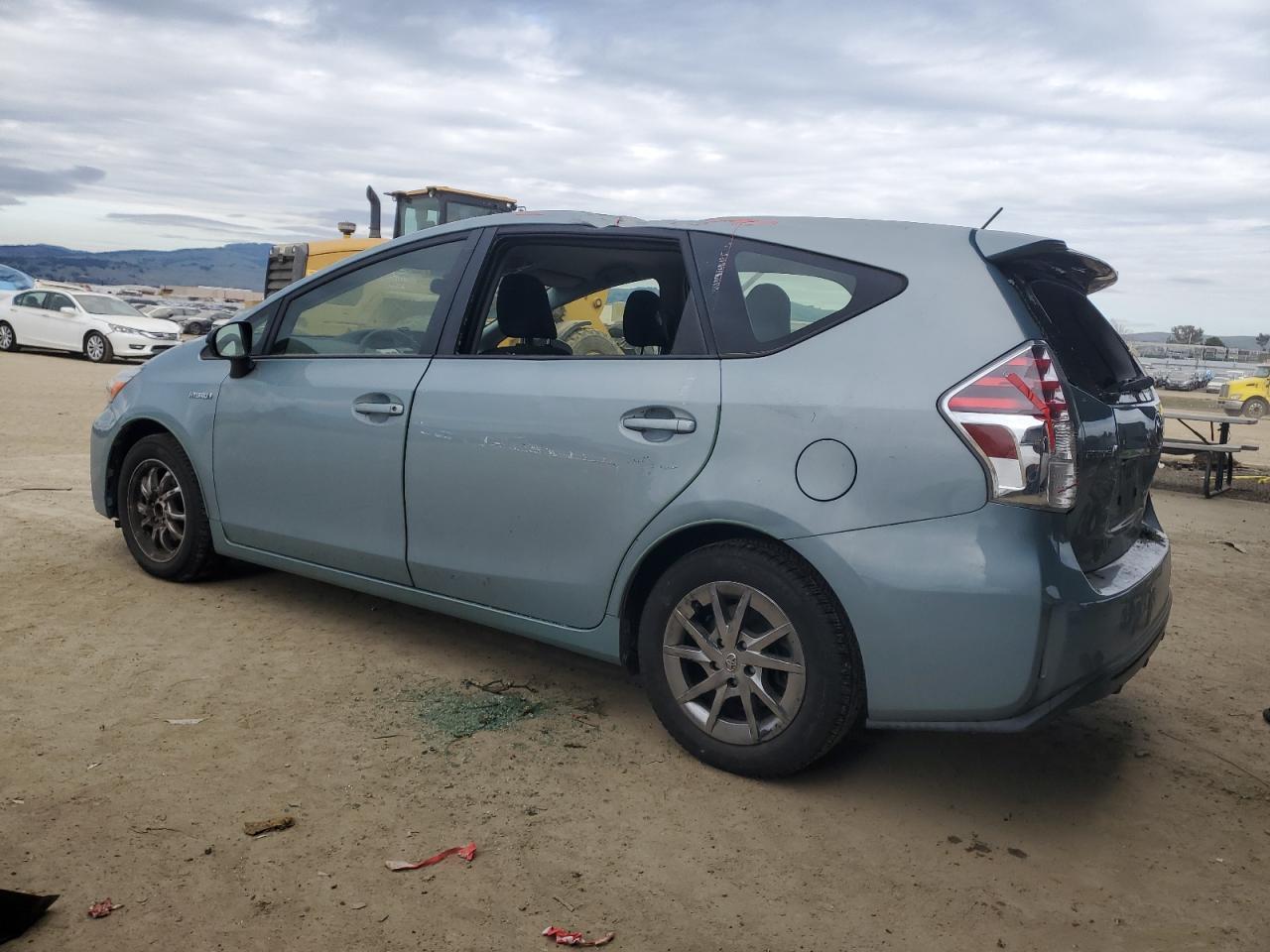 2015 TOYOTA PRIUS V - Image 2