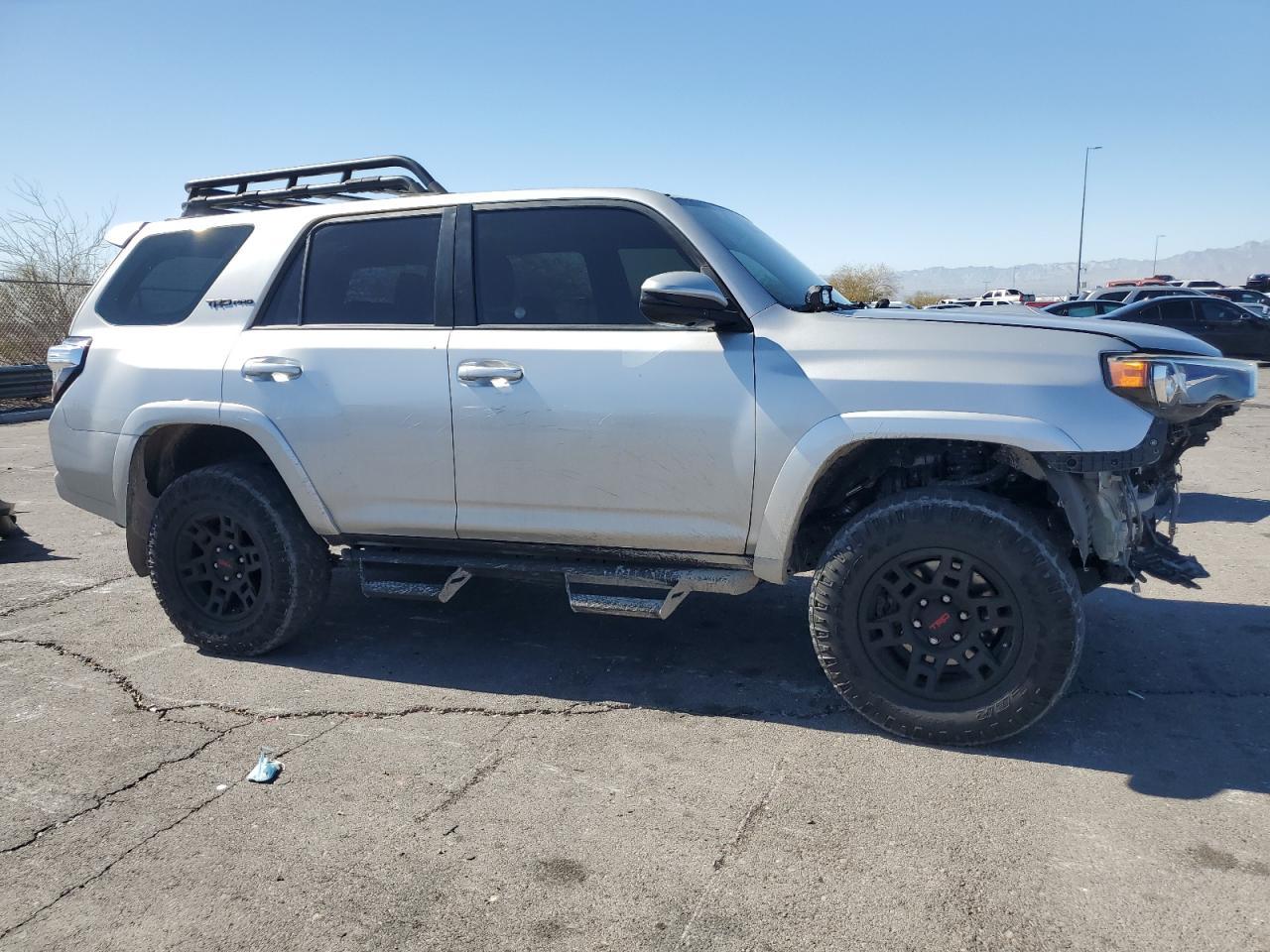 2018 TOYOTA 4RUNNER SR - Фото 4