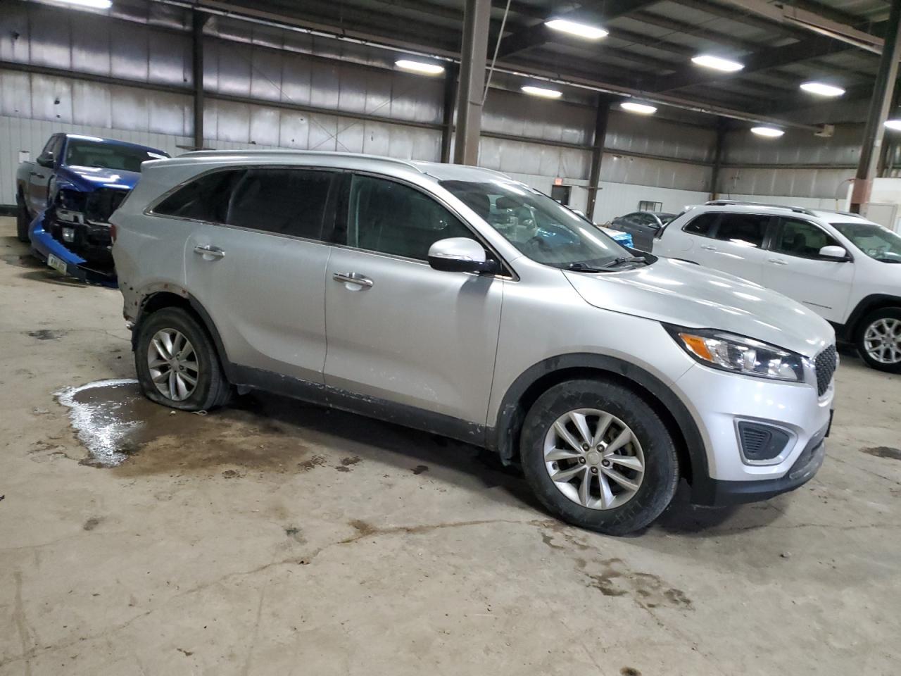 2016 KIA SORENTO LX - Image 4