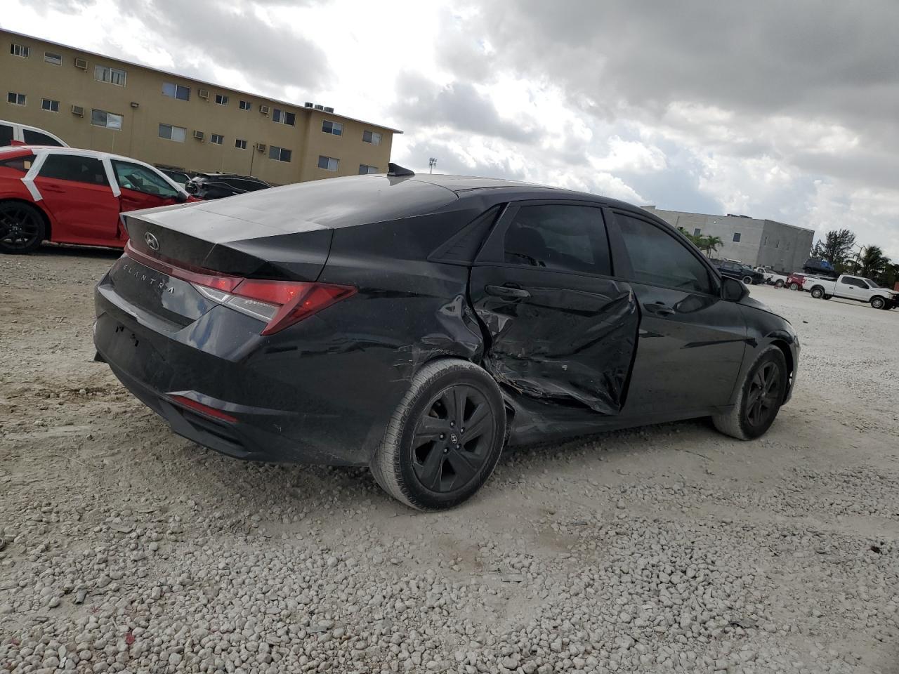 2022 HYUNDAI ELANTRA SE - Фото 3