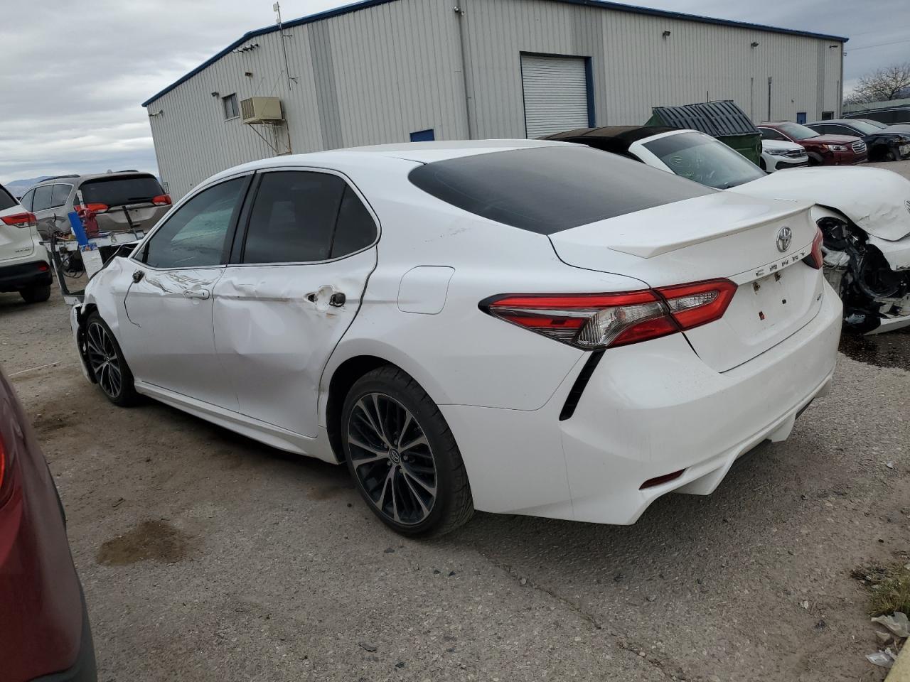 2018 TOYOTA CAMRY L - Фото 2