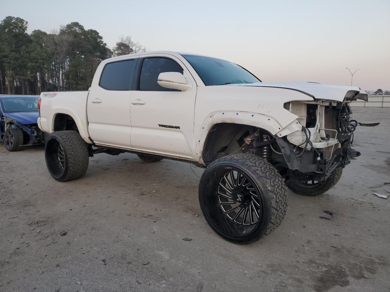 2018 TOYOTA TACOMA DOU - Фото 4