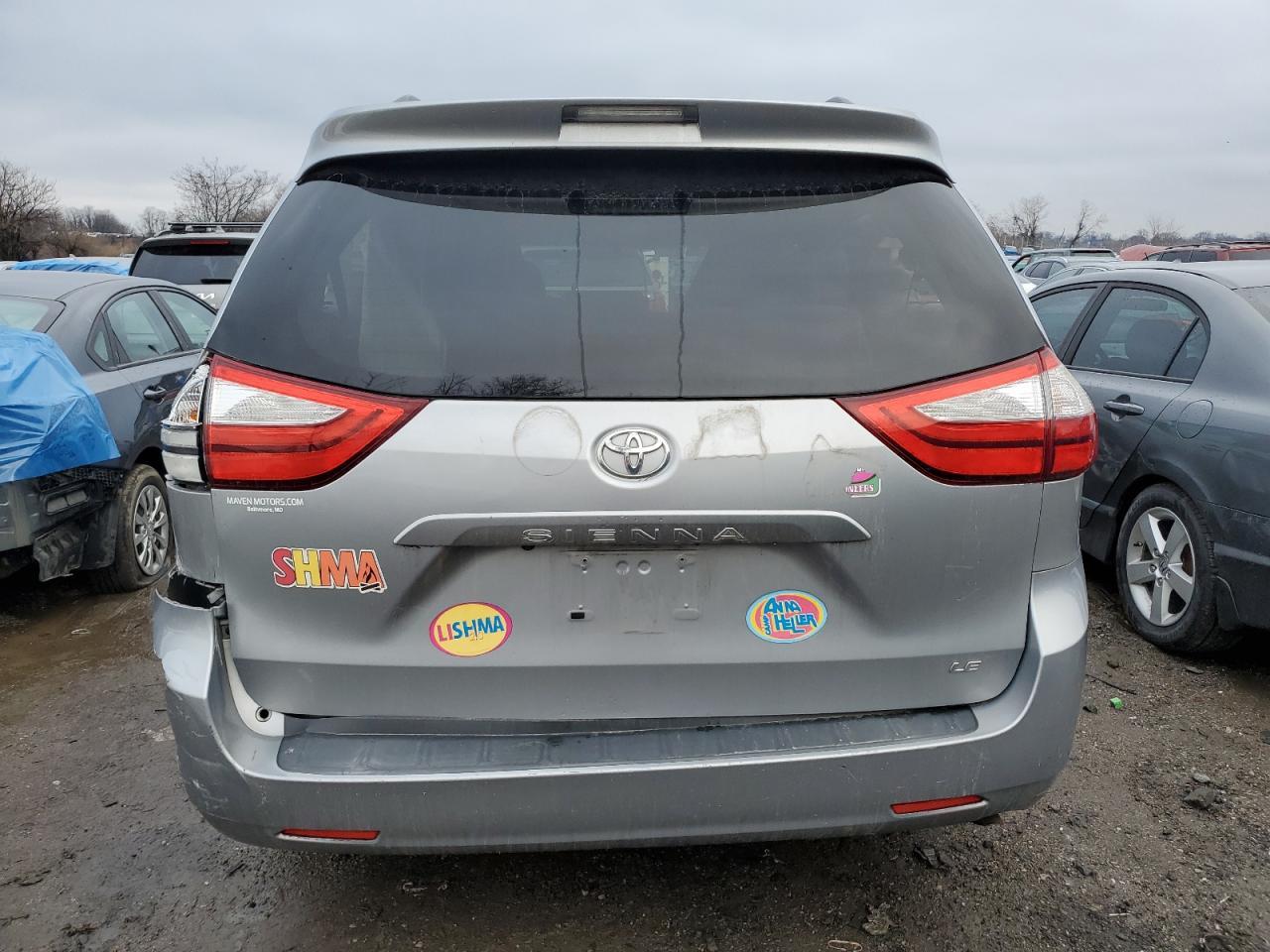 2015 TOYOTA SIENNA LE - Фото 6