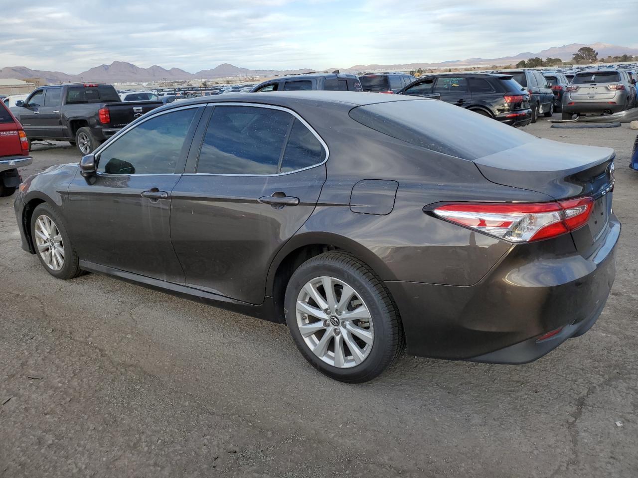 2018 TOYOTA CAMRY L - Фото 2