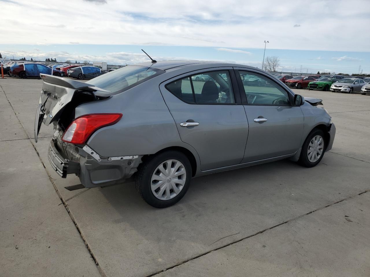 2014 NISSAN VERSA S - Фото 3