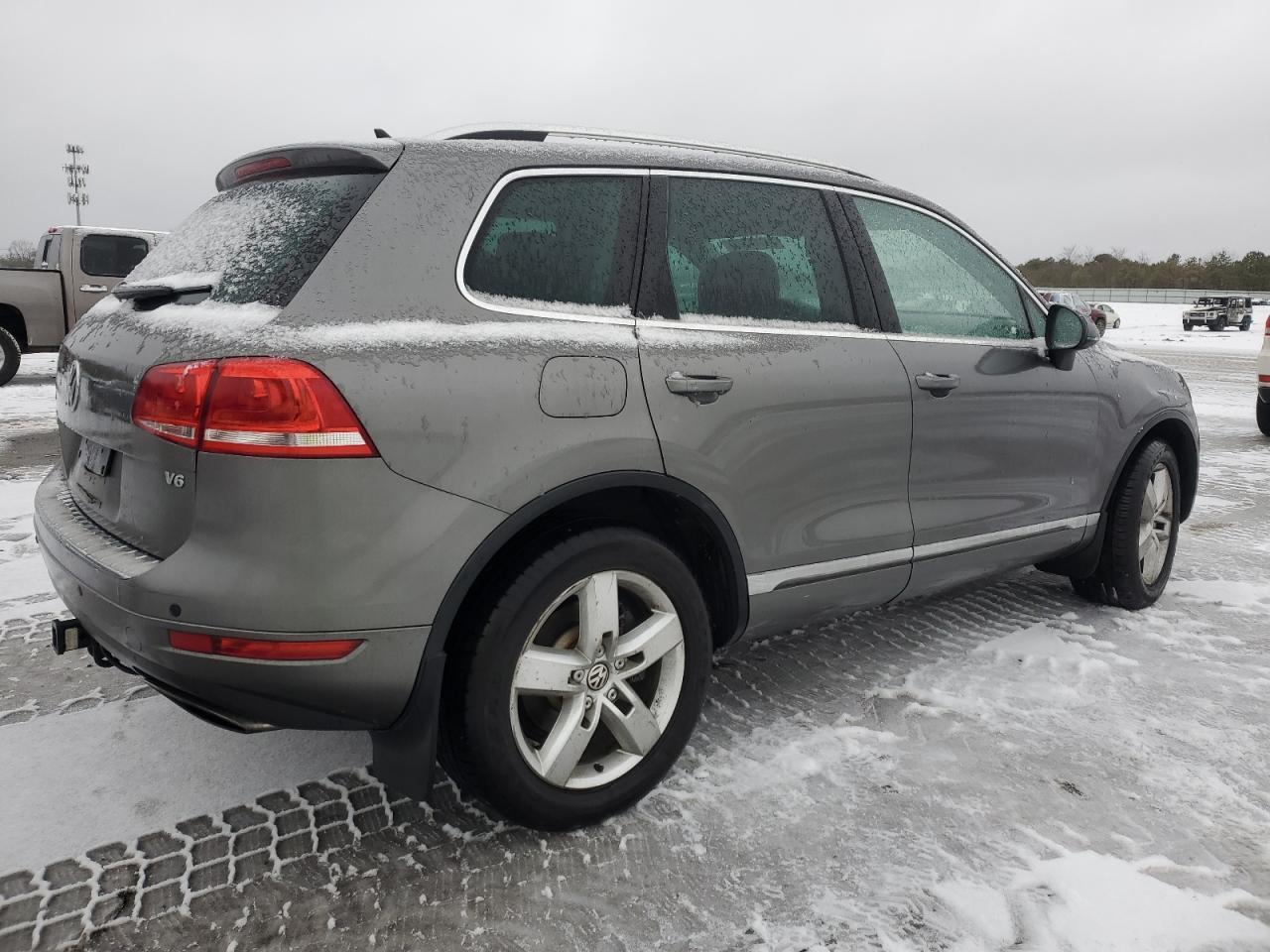 2014 VOLKSWAGEN TOUAREG V6 - Image 3