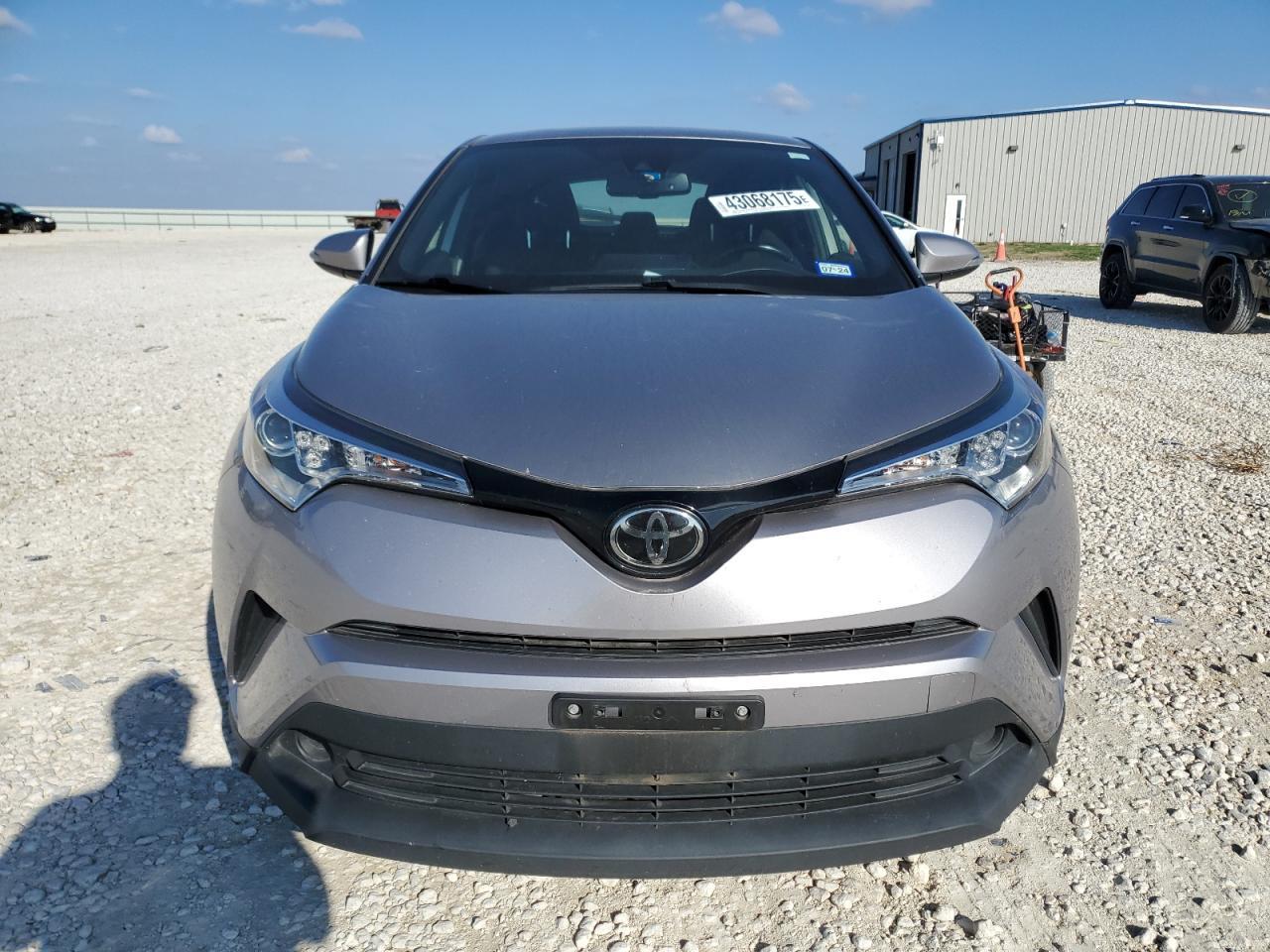 2018 TOYOTA C-HR XLE - Фото 5