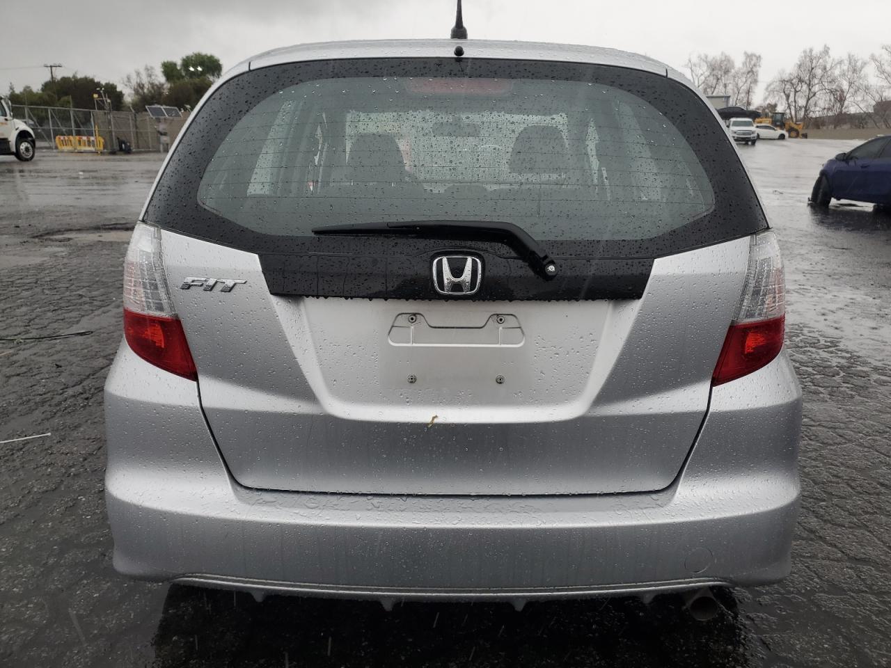 2011 HONDA FIT - Фото 6