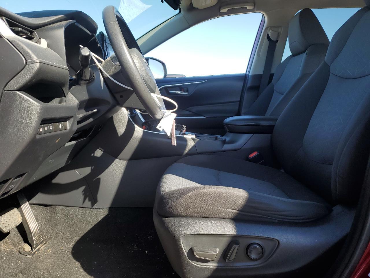 2020 TOYOTA RAV4 XLE - Image 7
