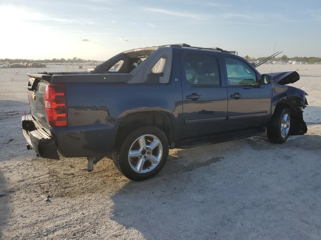 2012 CHEVROLET AVALANCHE - Фото 3