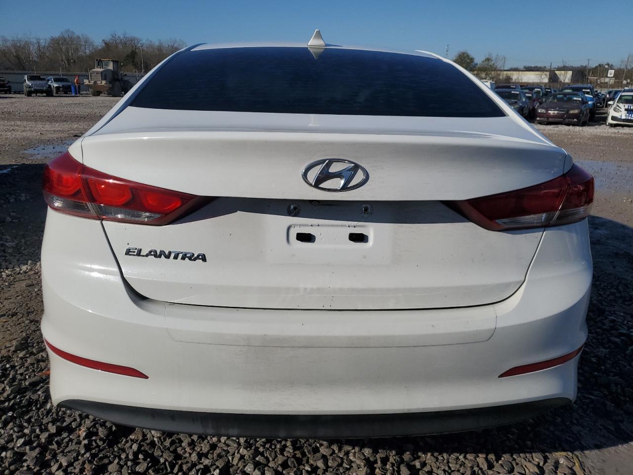 2017 HYUNDAI ELANTRA SE - Image 6